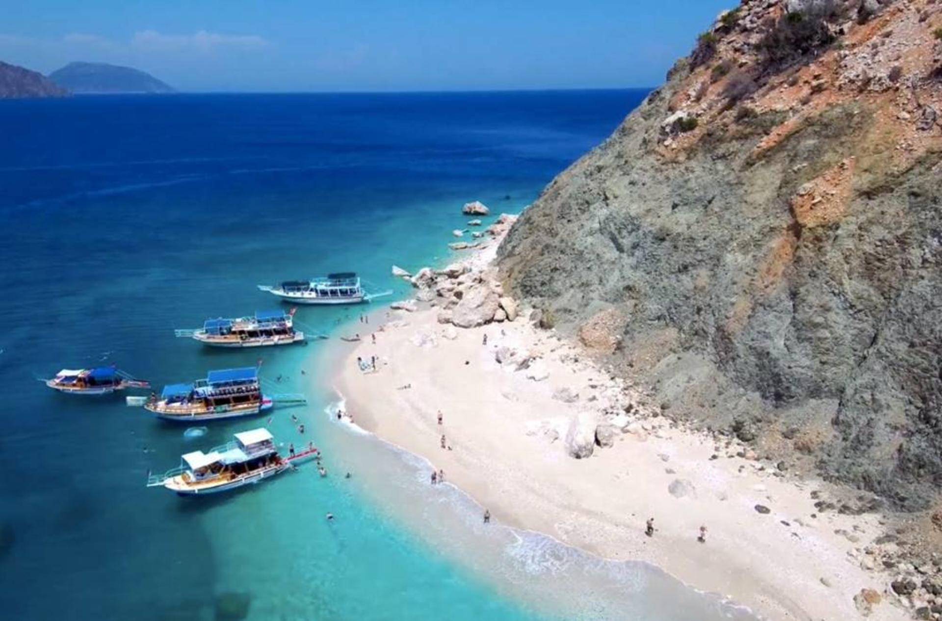 Suluada Island Boat Tour with Lunch and Round Transfer - Thumbnail 17