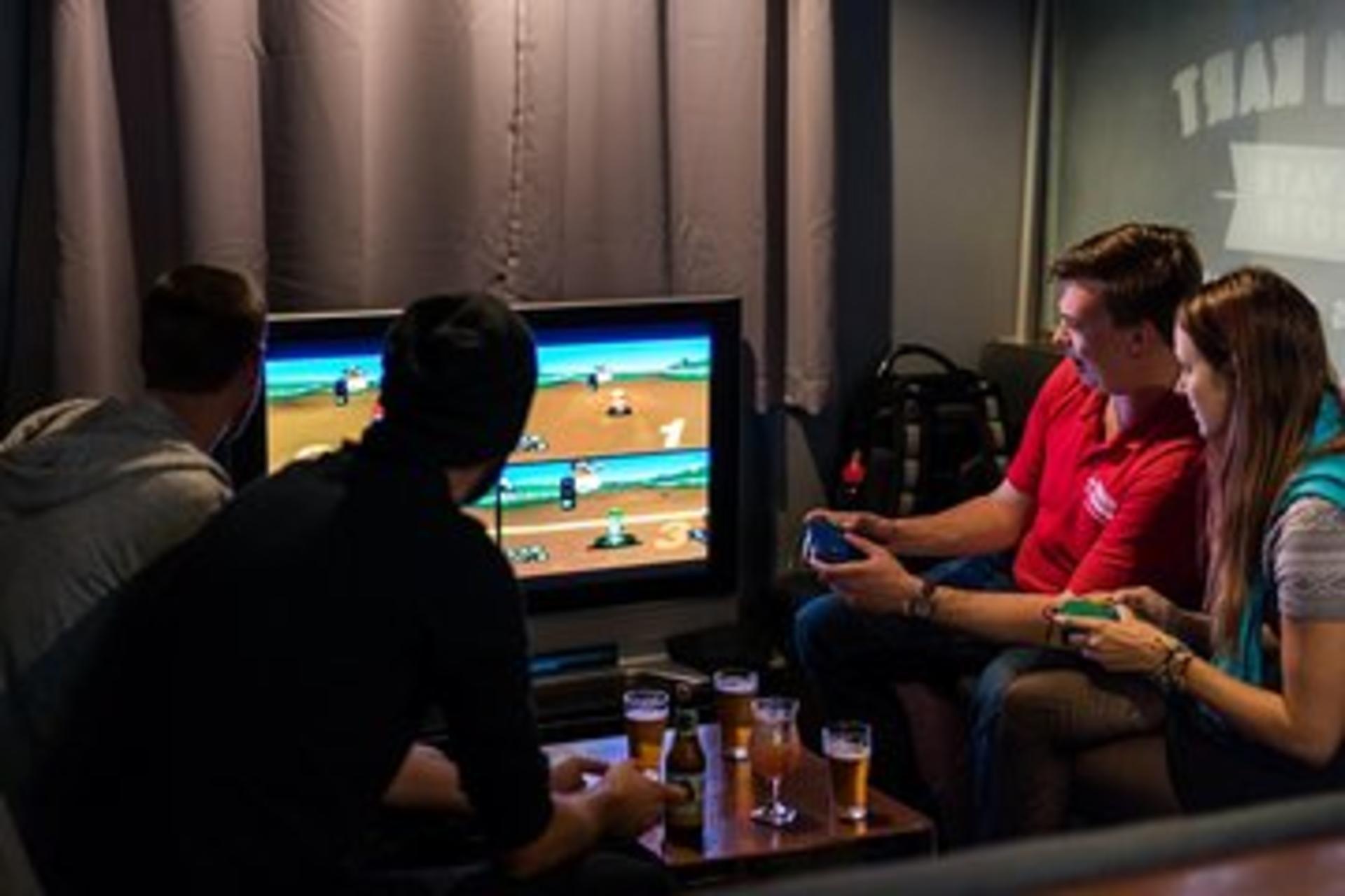  Melbourne's Legendary Bars: Stories Behind the Scene - Thumbnail 11