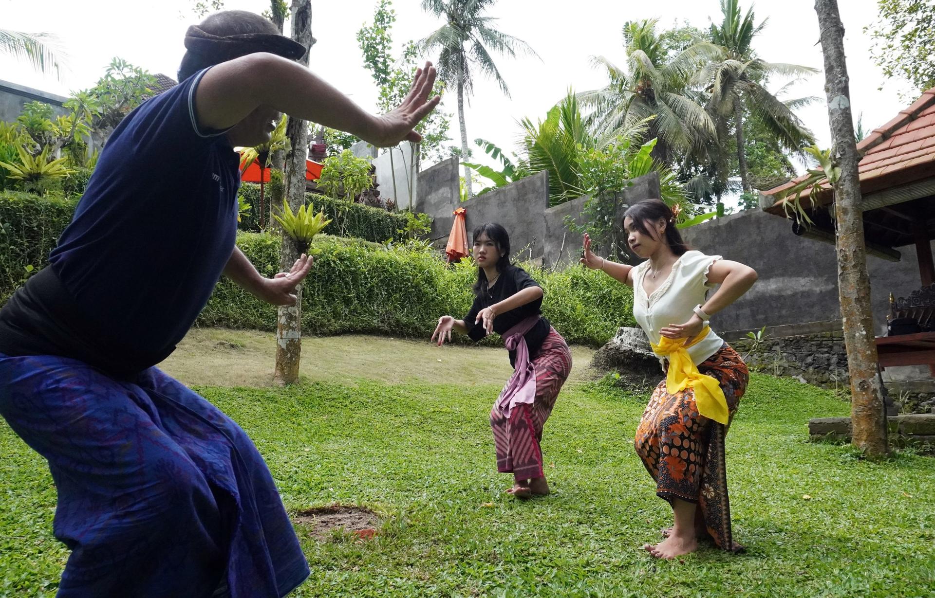 Bali Experience: Offerings, Dance, Rindik Music & Water Blessing - Thumbnail 6