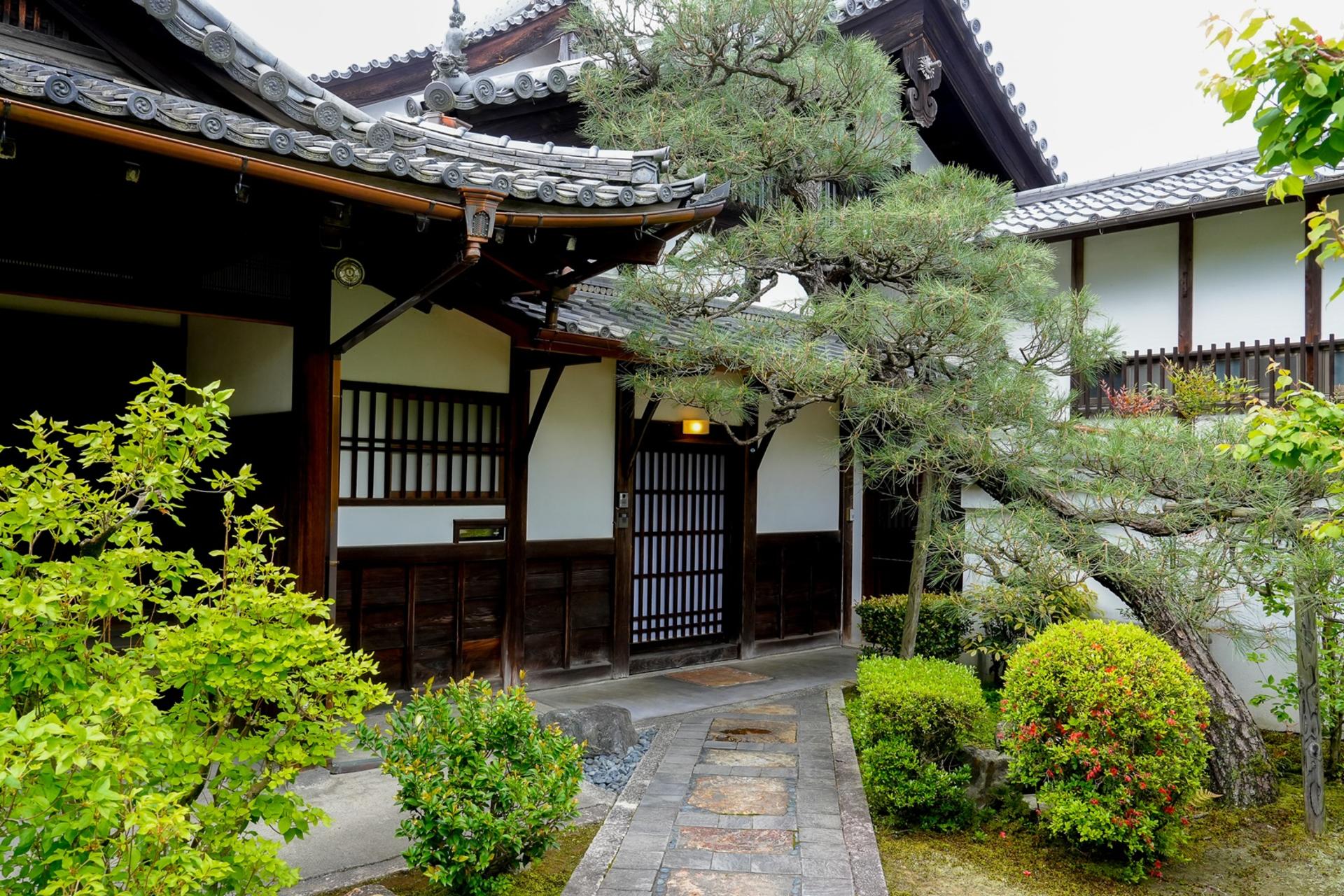 Kyoto Exclusive Temple Maiko Dance Zen Garden and Tea Experience - Thumbnail 16