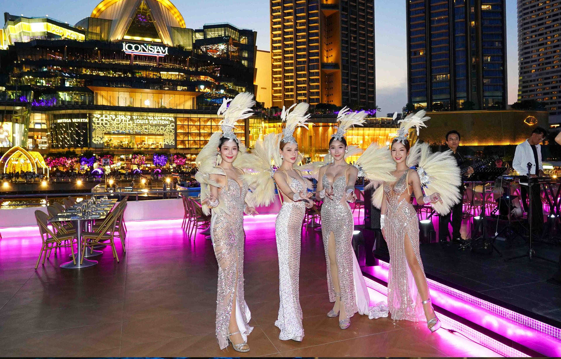 Super Galaxy Dinner Cruise in Bangkok - Thumbnail 5