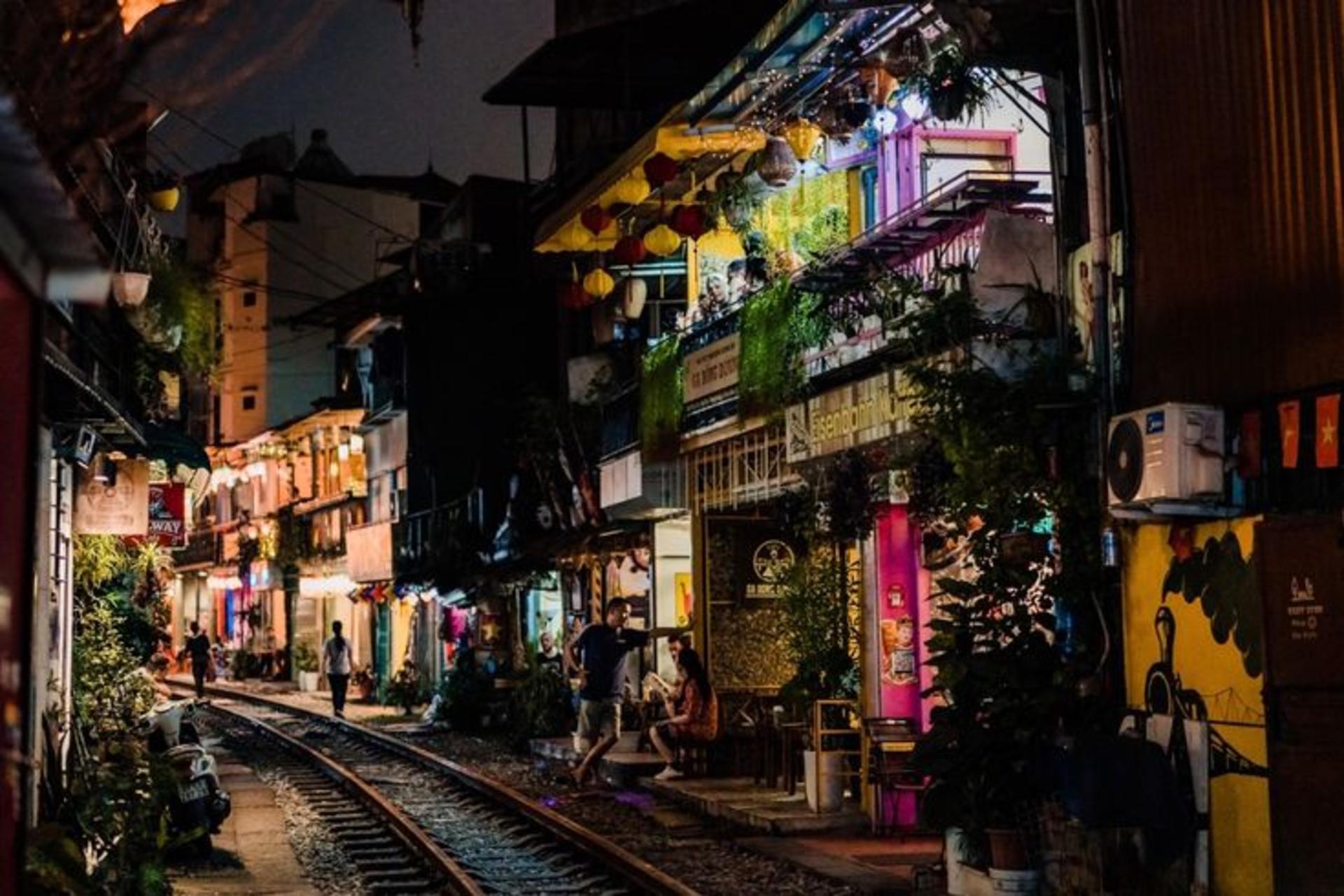 Hanoi Sunset Highlights Tour with Ao Dai Costume & Water Puppet Show - Thumbnail 8