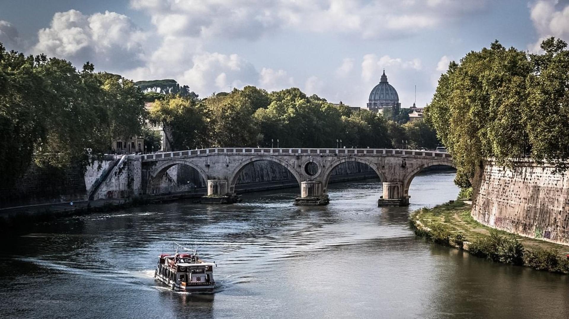 Civitavecchia - Rome bus by City Sightseeing - Image 1