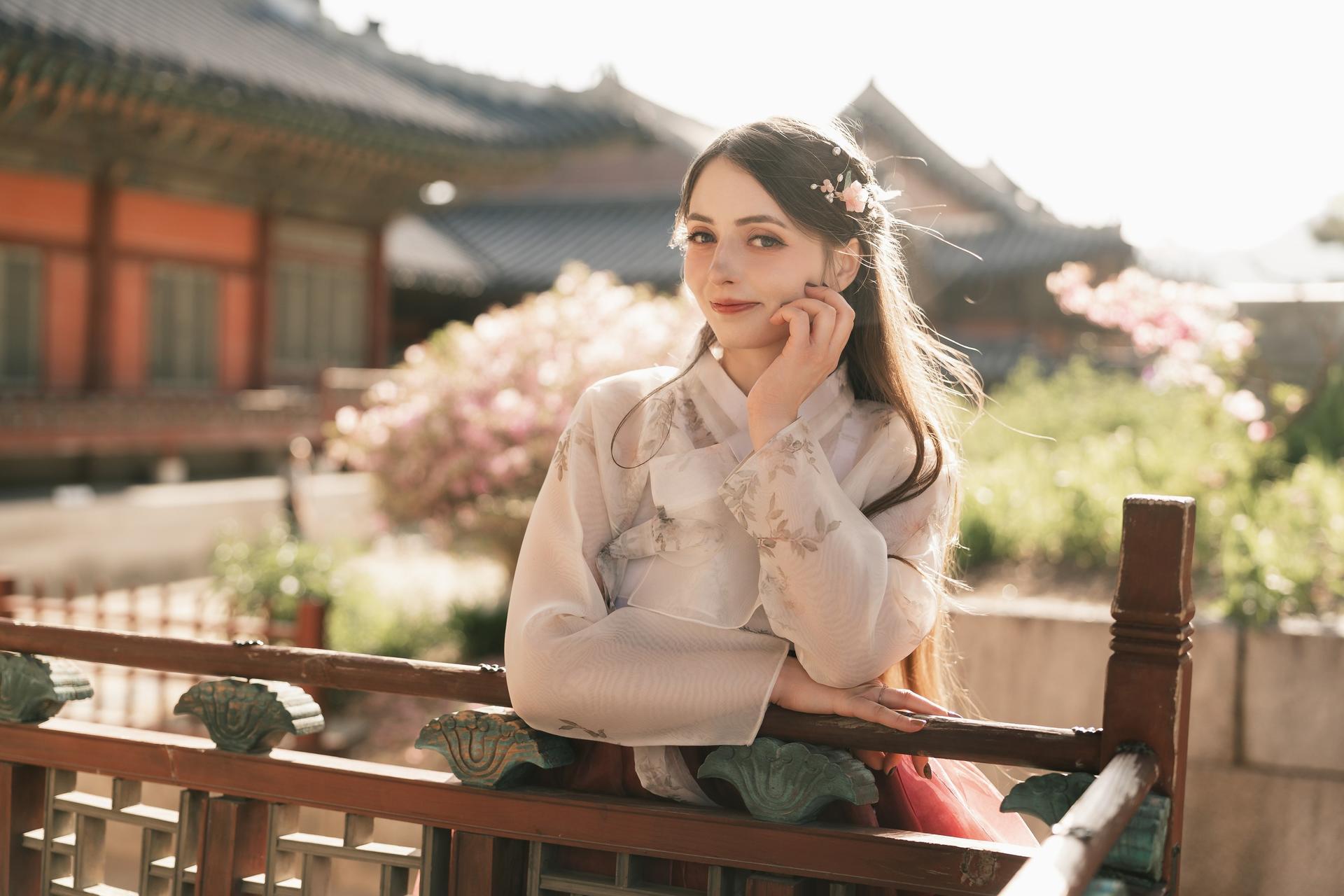 Seoul Private Hanbok Photoshoot at Gyeongbokgung Palace - Thumbnail 26