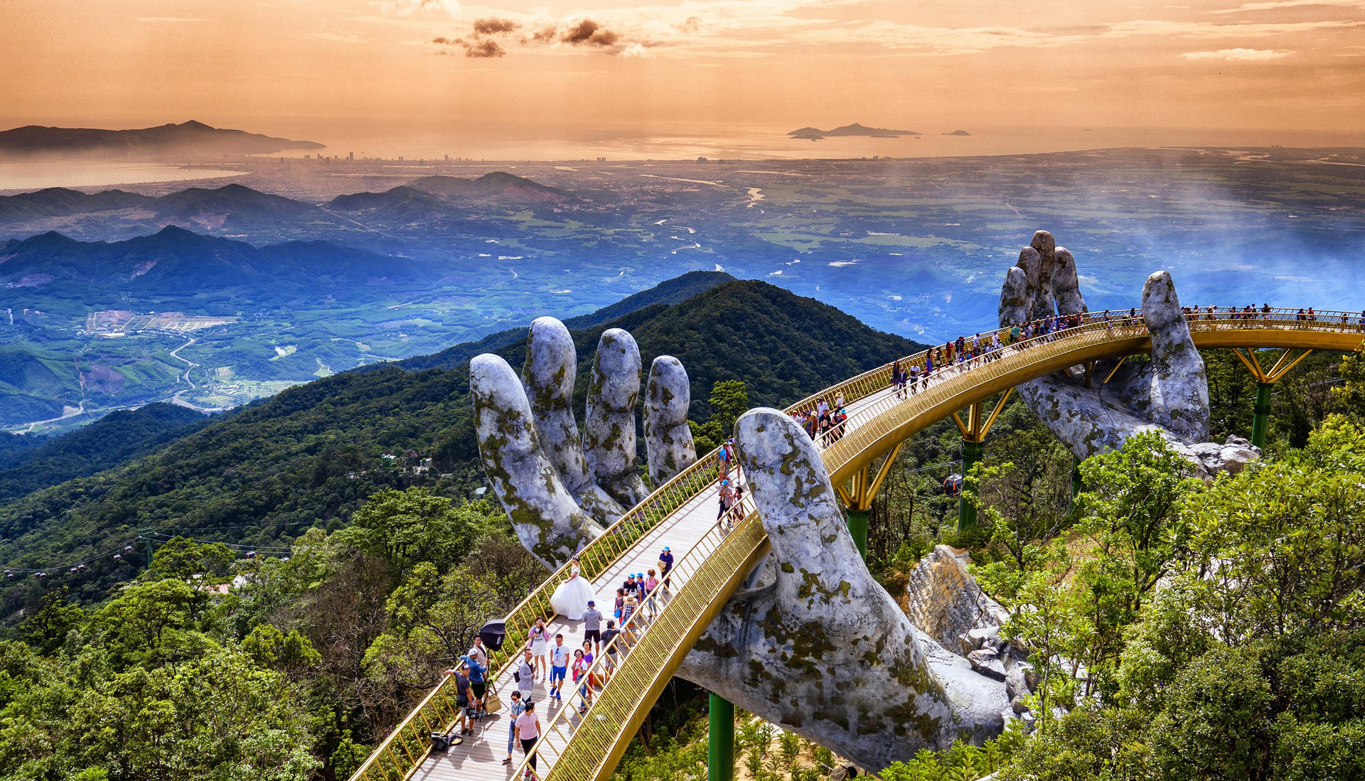 [Muslim Friendly] Sun World Ba Na Hills Day Tour with Halal Buffet  - Image 1