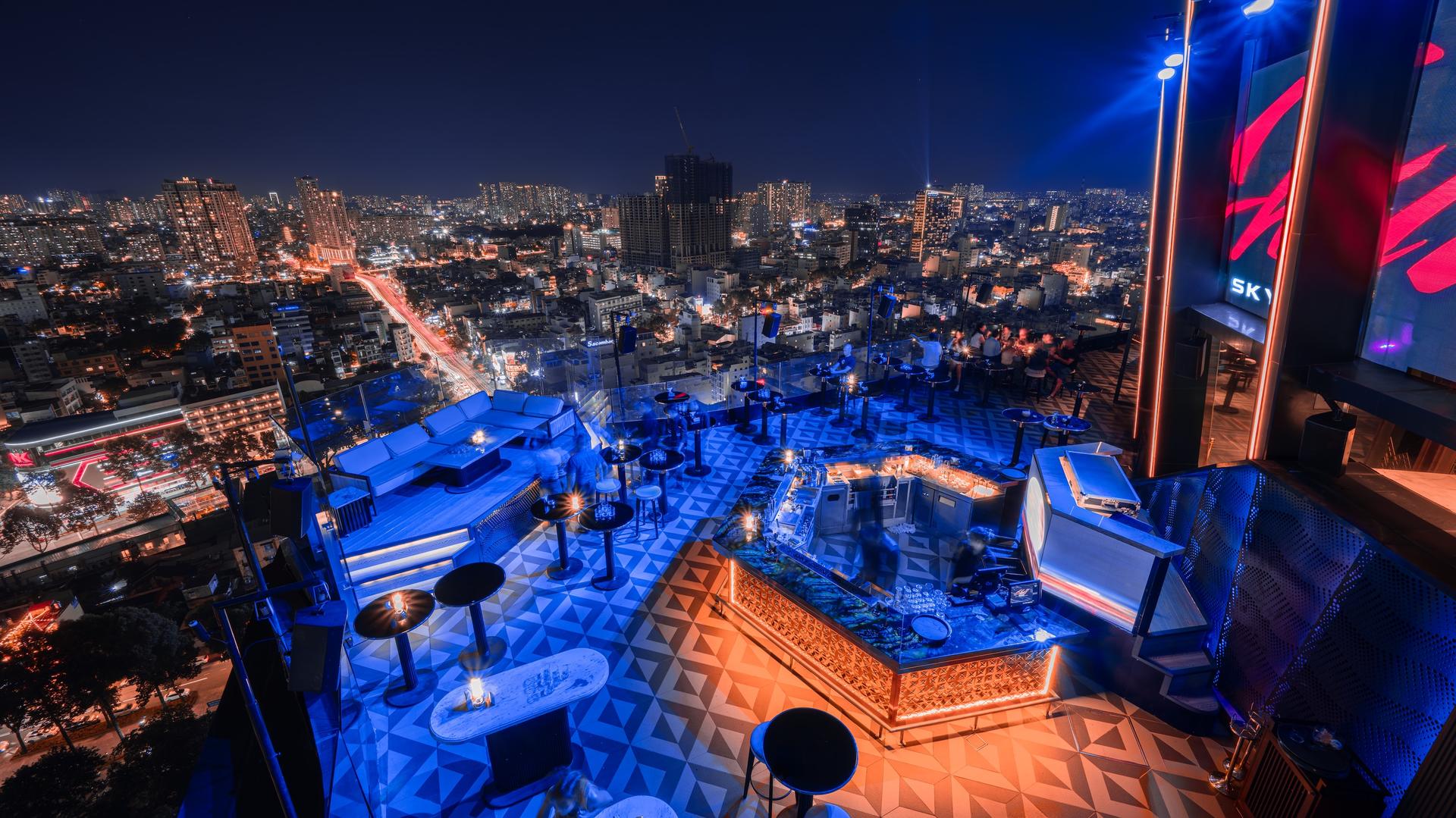 Chill Skybar: Rooftop Dining, Drinks & Dance - All-in-One in Saigon - Thumbnail 10