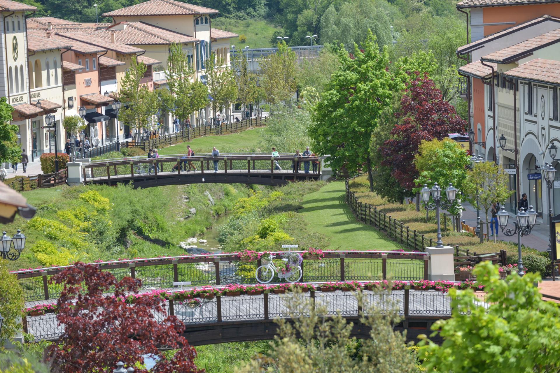 Shuttle Bus to Barberino Designer Outlet from Florence - Thumbnail 3