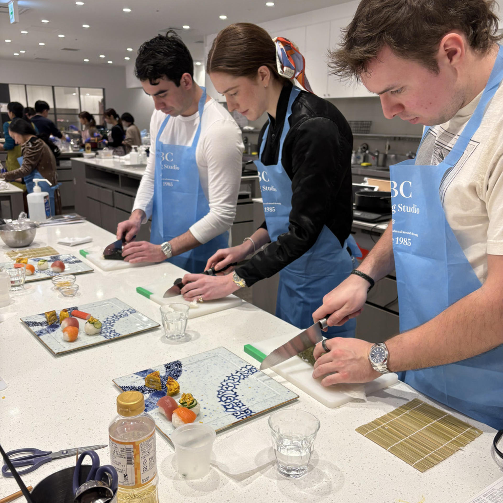 Tsukiji Outer Fish Market Tour and Rolled Sushi Class in Tokyo - Thumbnail 5
