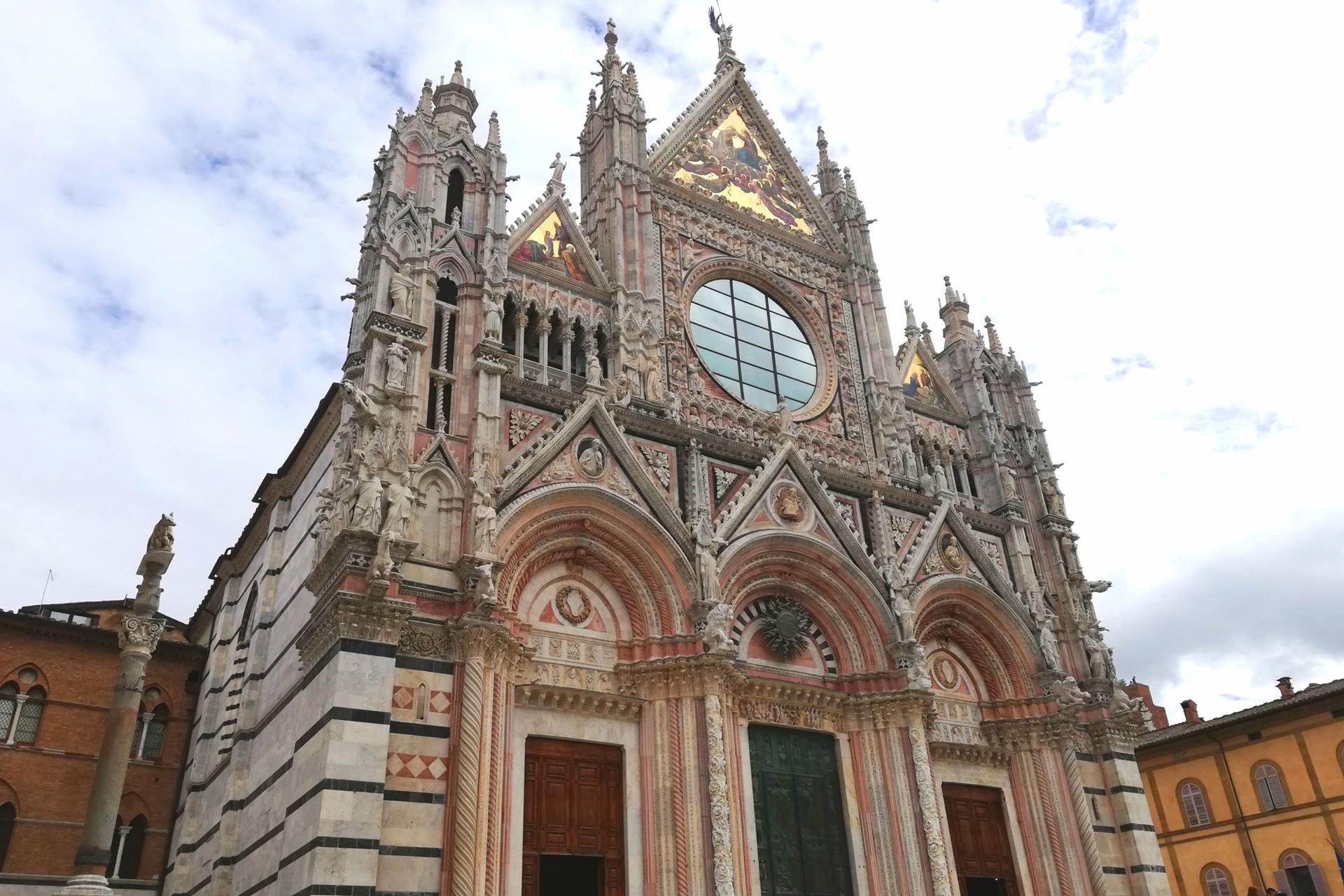 Siena and San Gimignano Day Tour with Audio Guide - Thumbnail 2