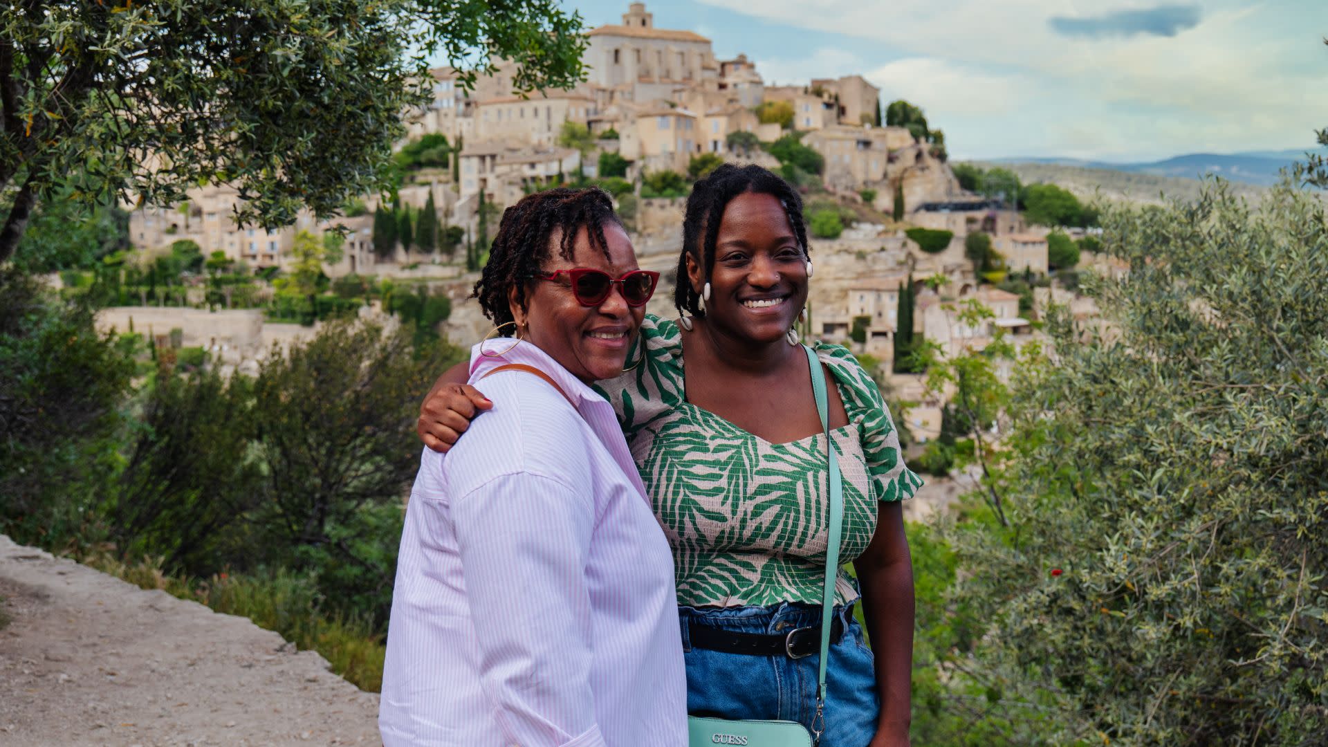 Hilltop Villages in Luberon from Aix-en-Provence - Thumbnail 5