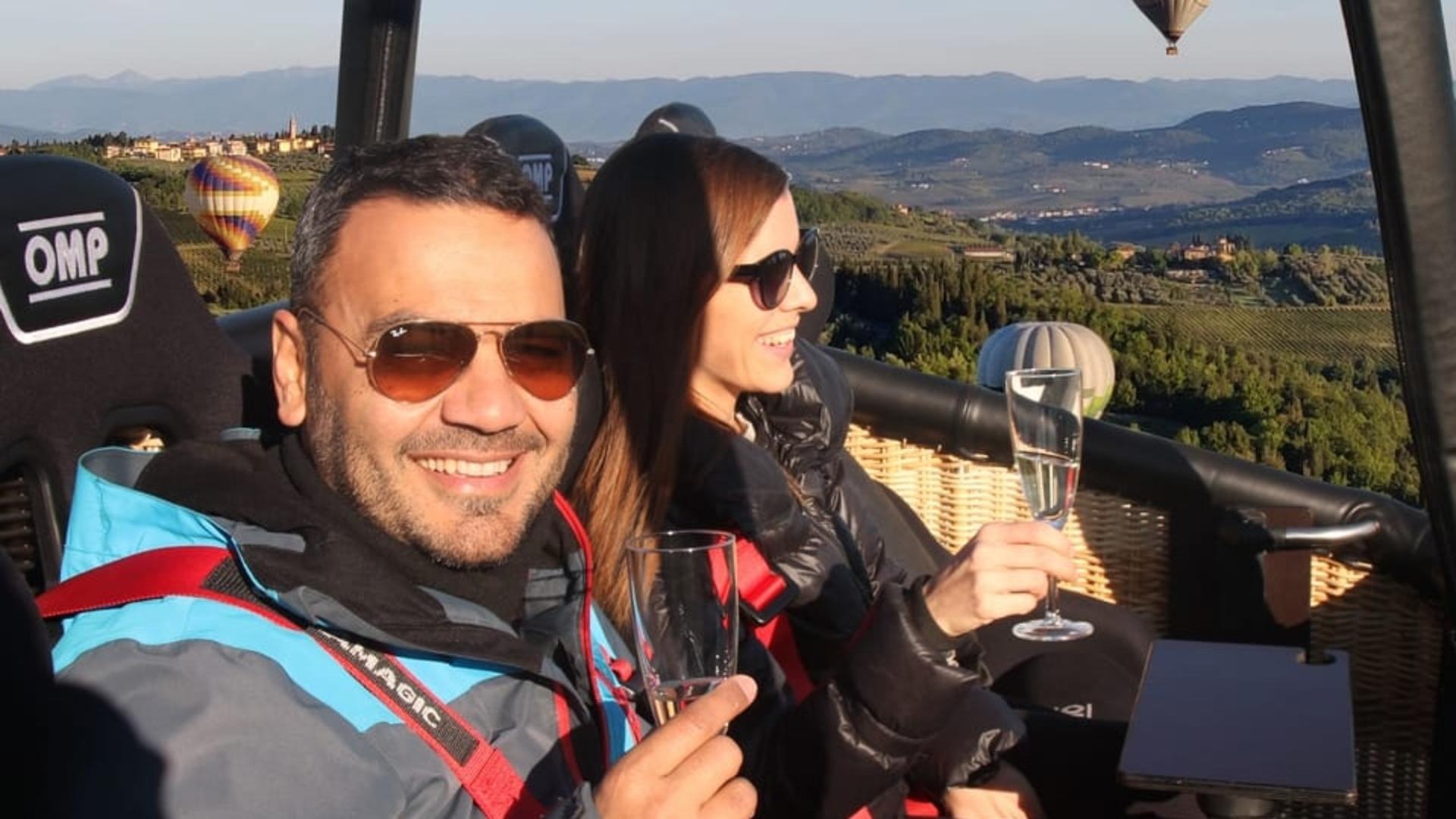 Luxury hot air balloon flight experience from Florence - Thumbnail 4