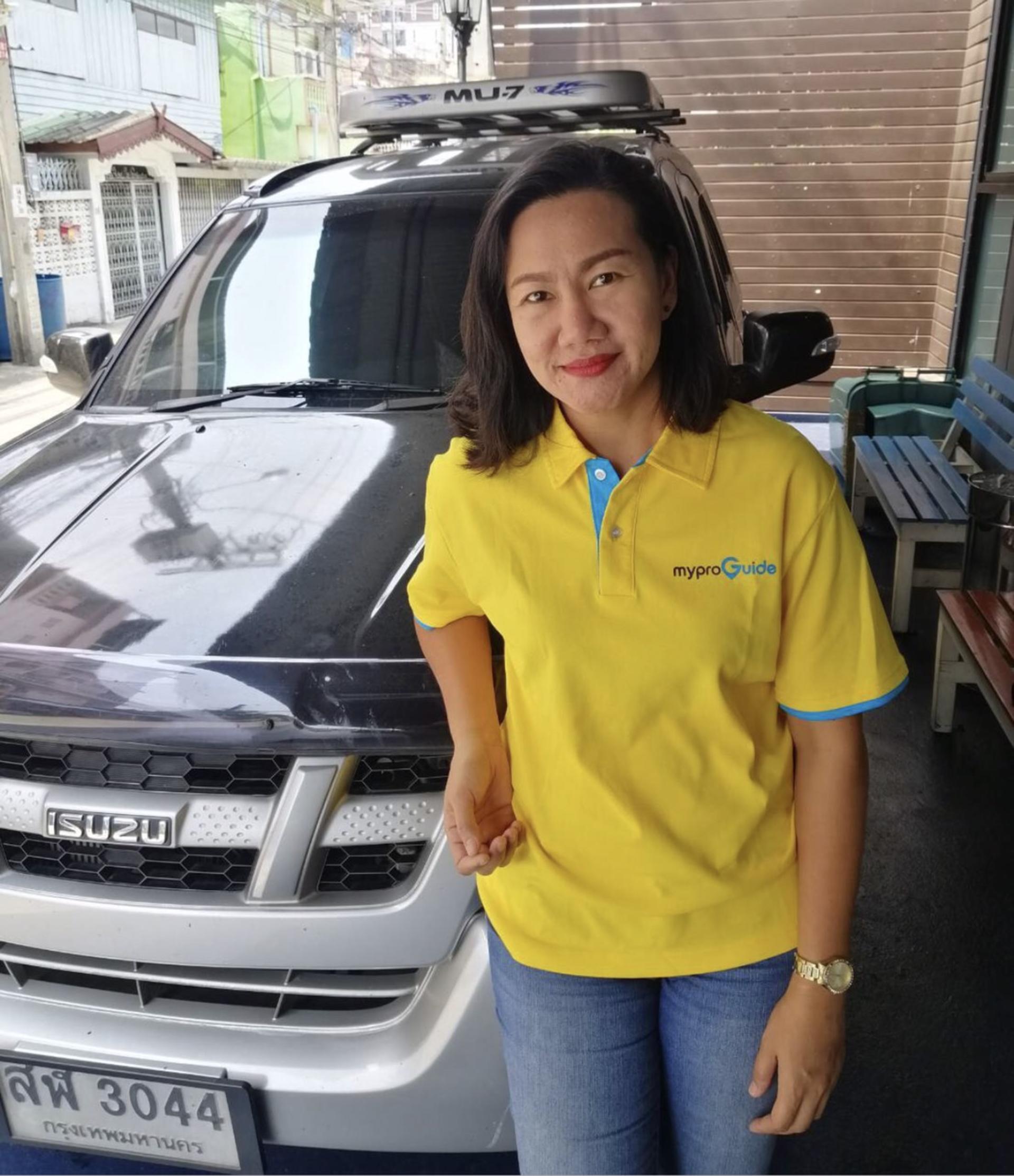 Female-only private driver for car charter in Bangkok By MyProGuide - Thumbnail 6