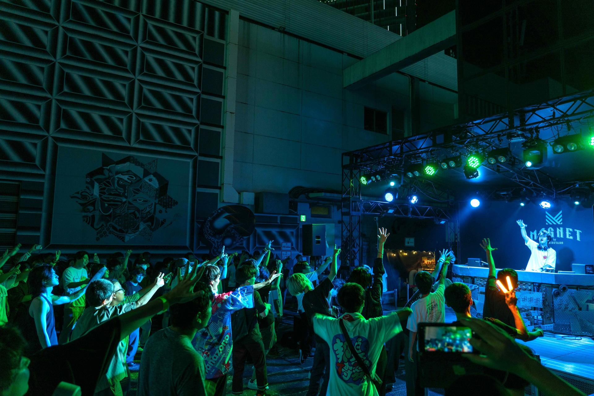 MAGNET by SHIBUYA109 - Crossing View & Rooftop Lounge MAG8 Ticket - Thumbnail 4