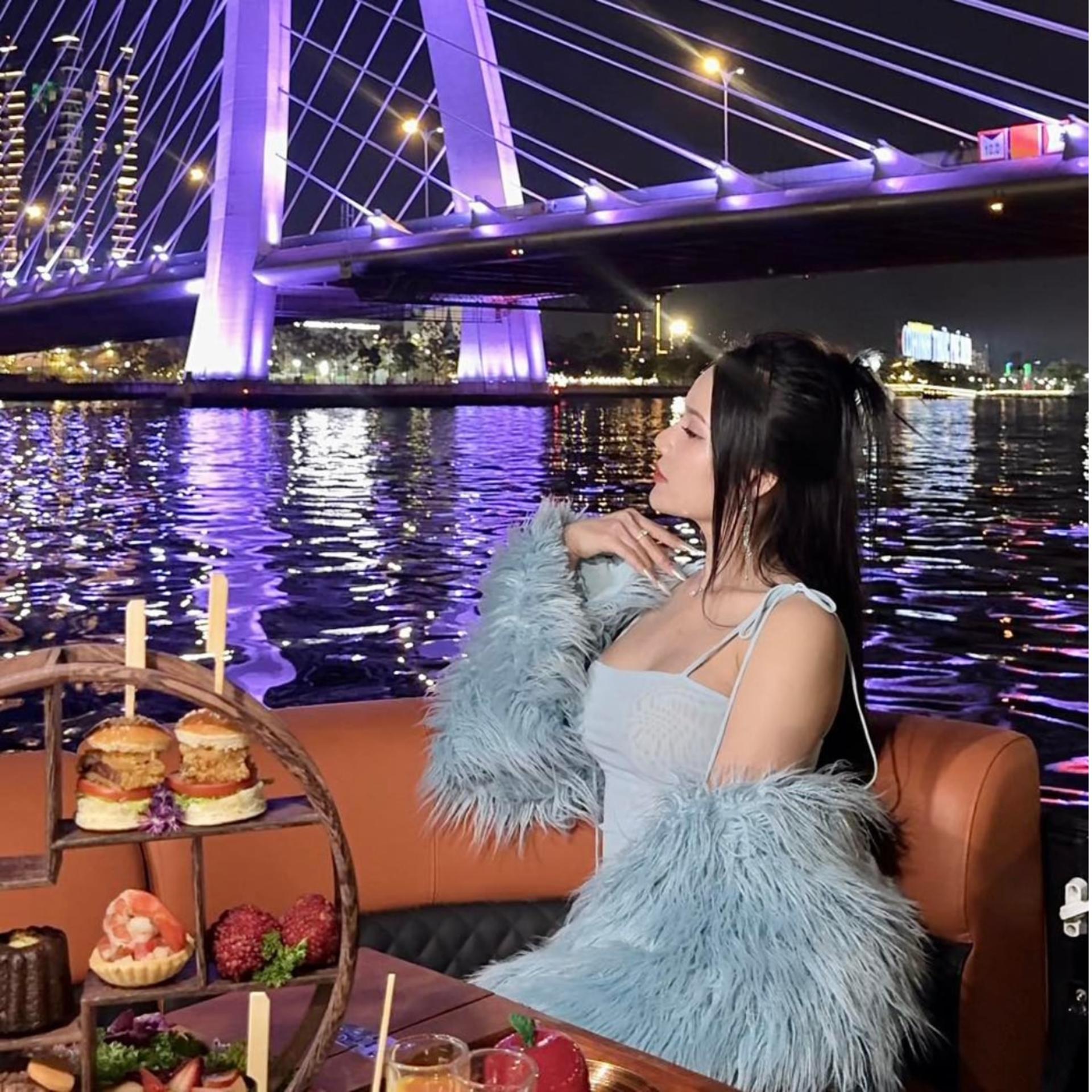 Dinner Experience on Lively Saigon River Luxury Mini Cruise - Thumbnail 7