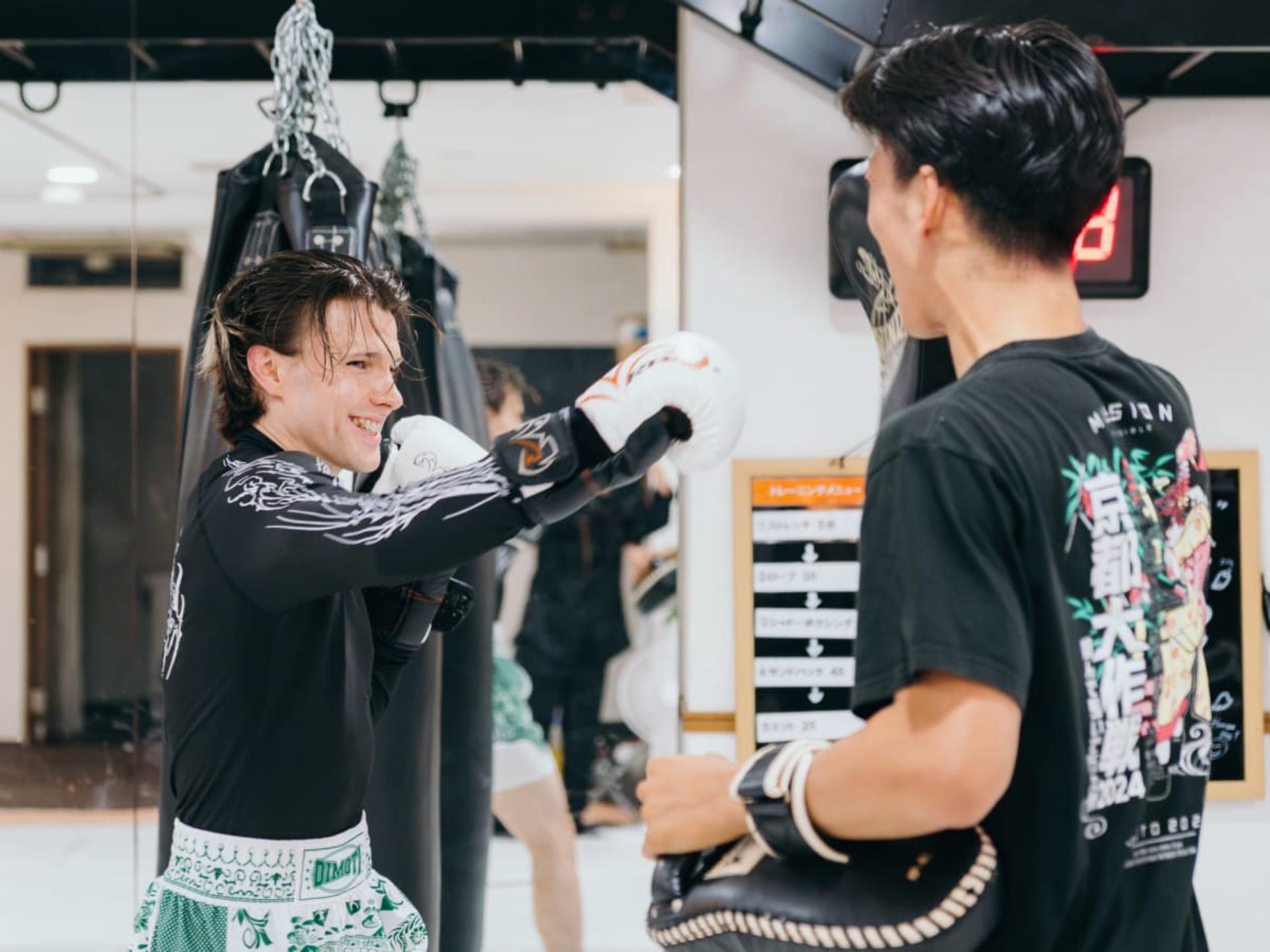 [Experience Tours Osaka]: Kickboxing with Pro Fighters - Thumbnail 8