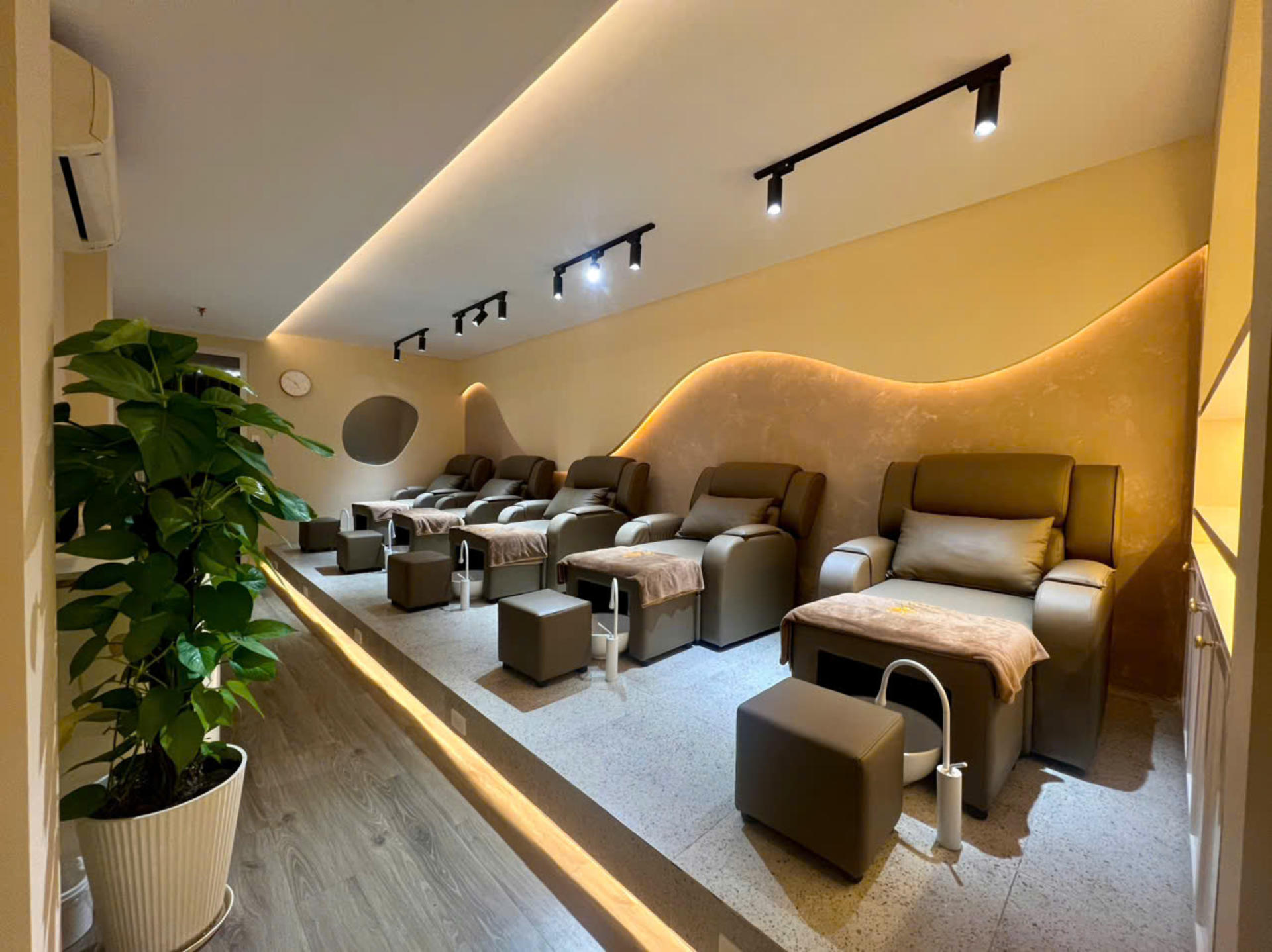 The Lin Beauty Center on Ly Tu Trong street in Ho Chi Minh city - Thumbnail 22
