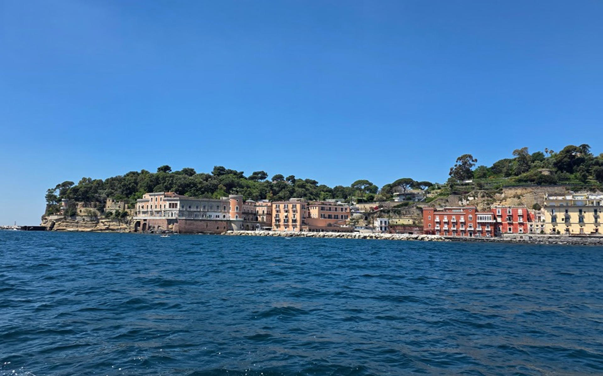 Posillipo and Vesuvius Sightseeing Cruise in Naples - Thumbnail 2