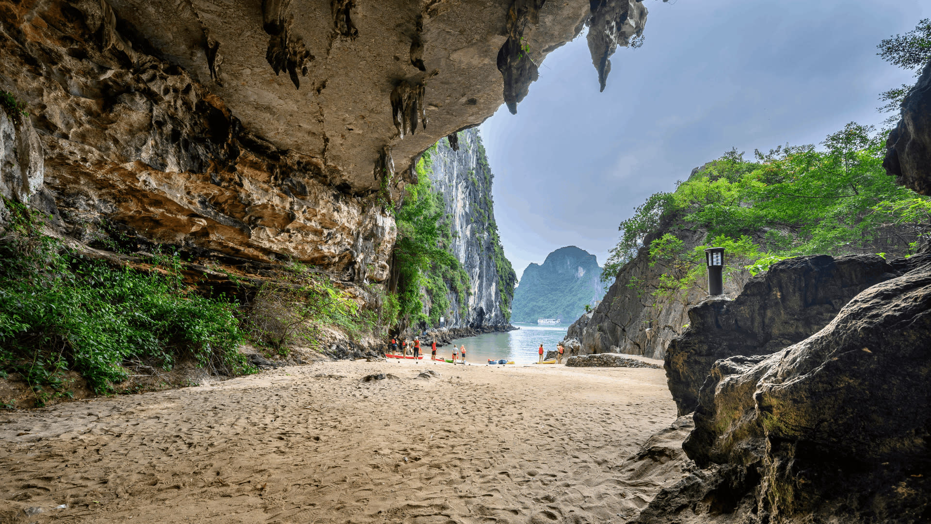 Catherine Horizon Day Cruise: Ha Long Bay with Sung Sot & Ti Top - Thumbnail 14