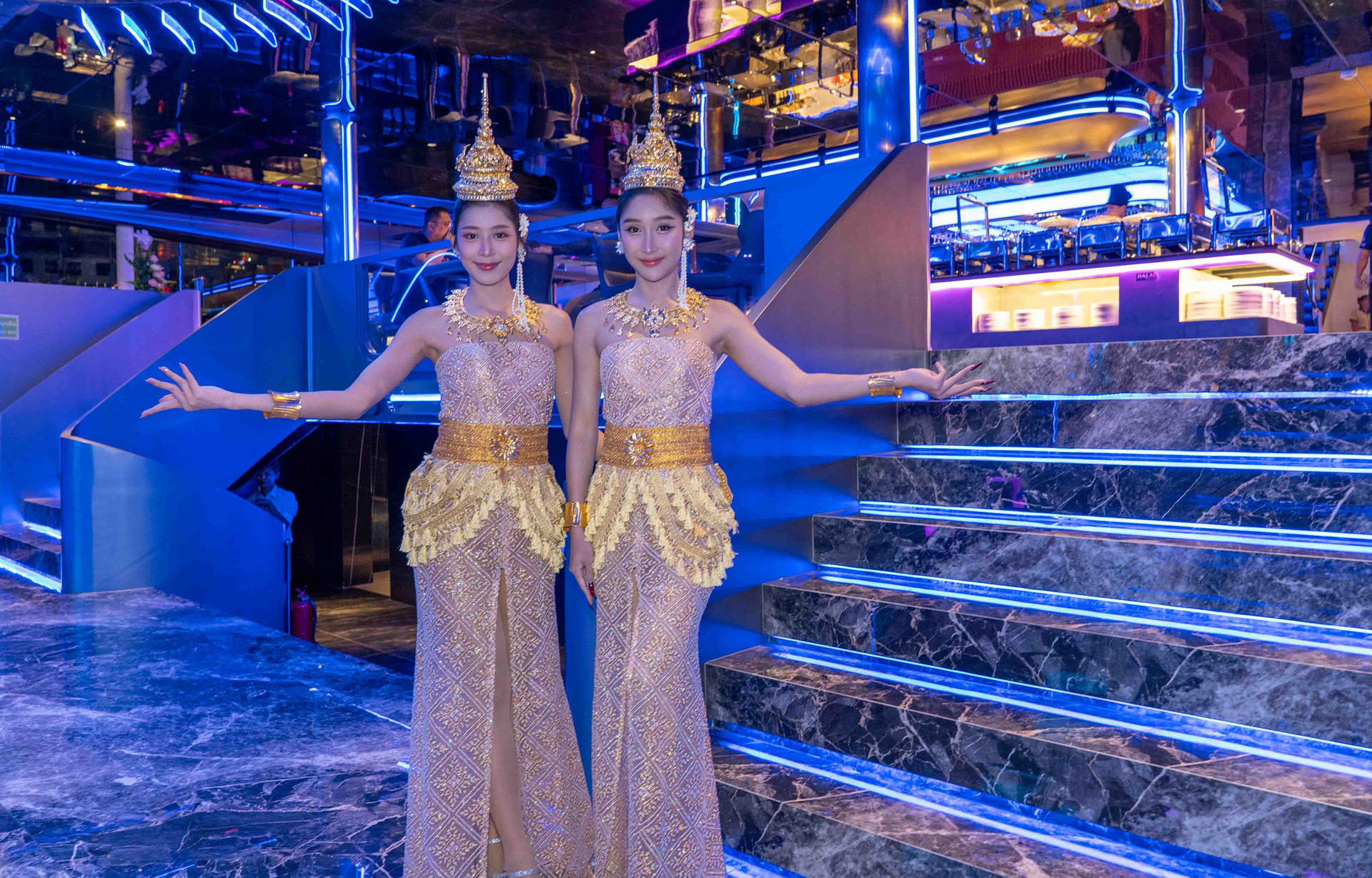 Super Galaxy Dinner Cruise in Bangkok - Thumbnail 19