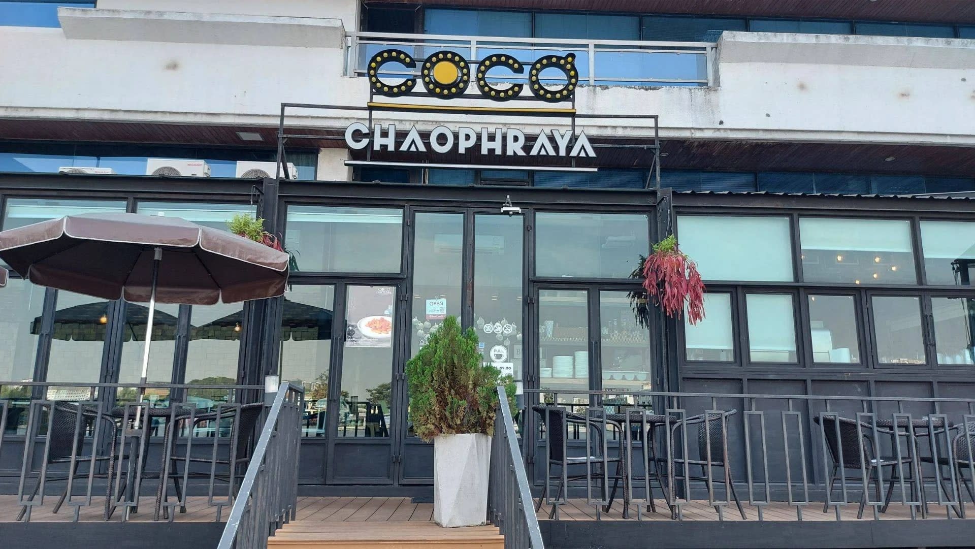 CoCo Chaophraya Riverside Dining (Phra Arthit Road) - Thumbnail 18