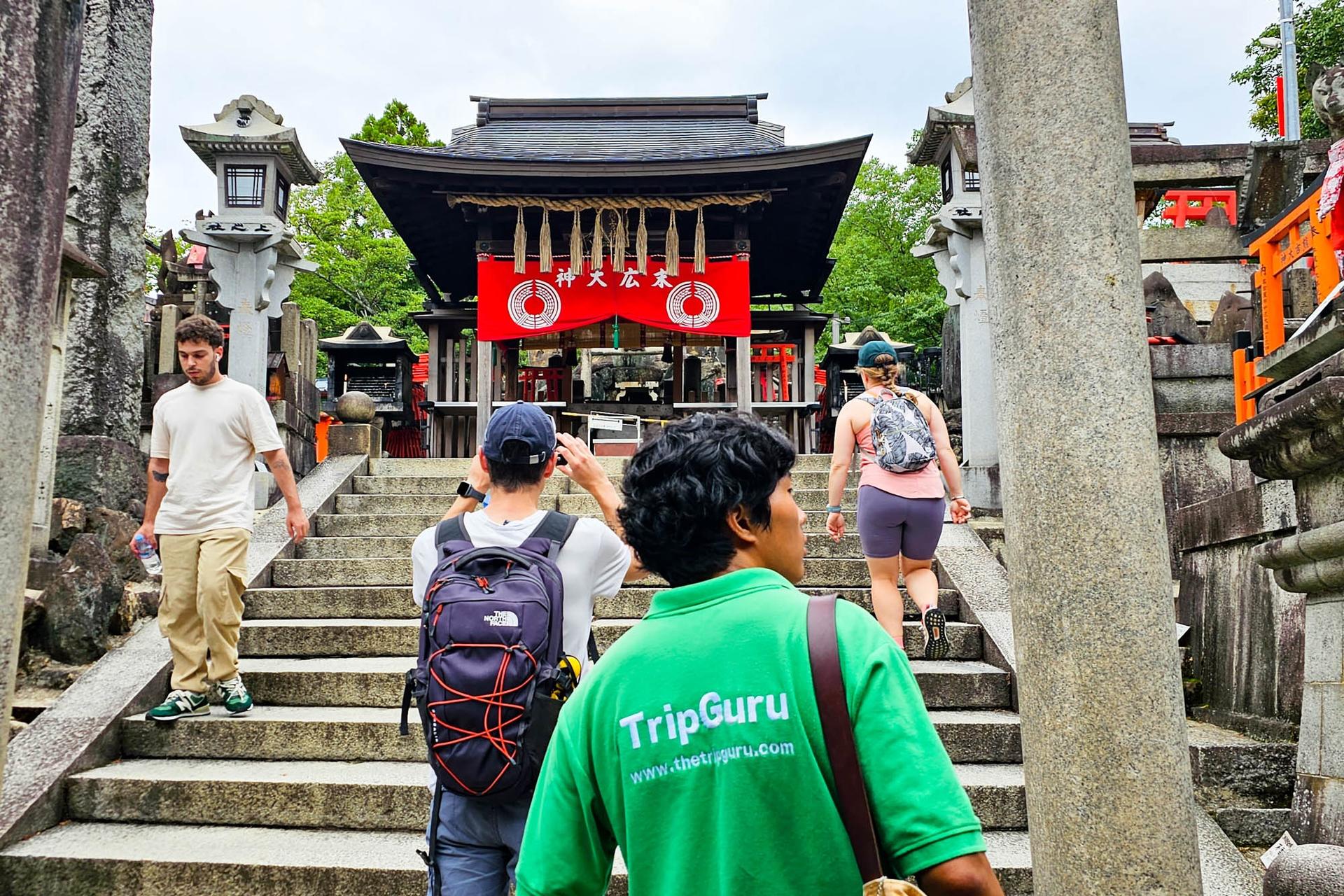 Kyoto Fushimi Inari Taisha Small Group Guided Walking Tour - Thumbnail 5