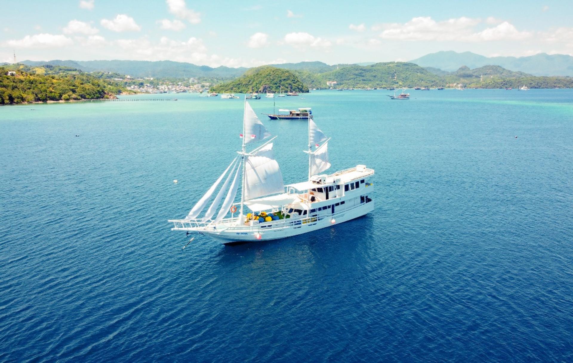 [Standard Phinisi] 3D2N Phinisi Sailing Liveaboard from Labuan Bajo - Thumbnail 13