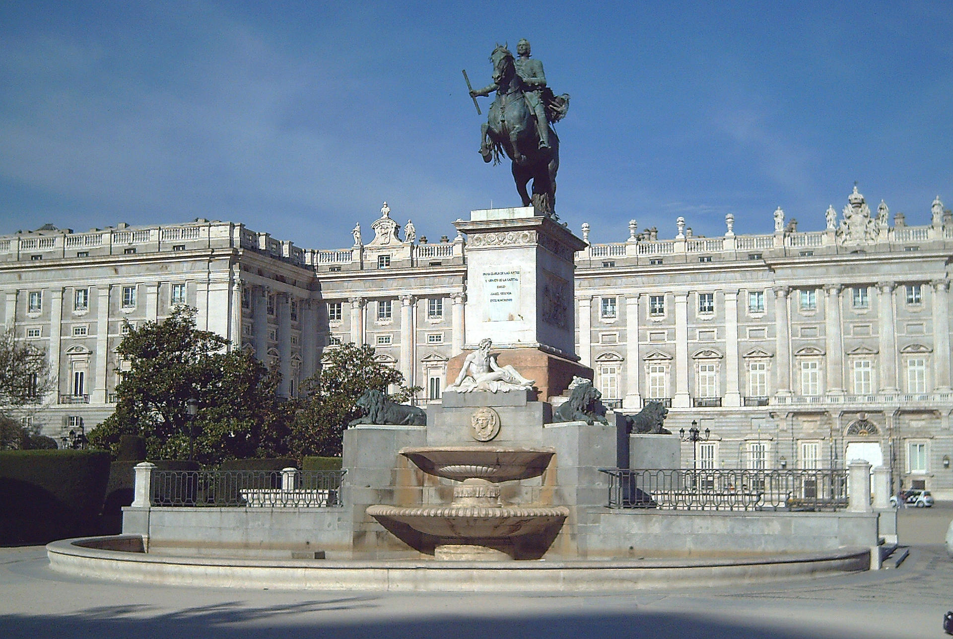 Madrid Royal Palace Guided Tour with Skip-the-line Access - Thumbnail 4