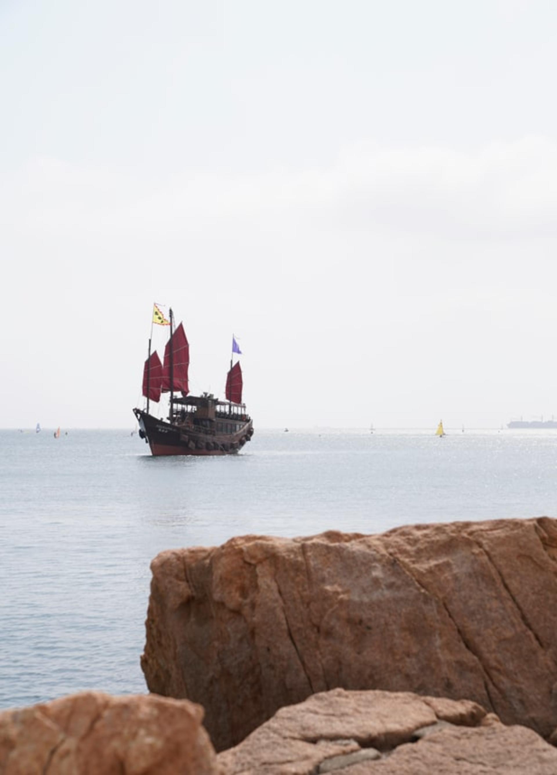 Aqua Luna Victoria Harbour Cruise Experience - Thumbnail 14