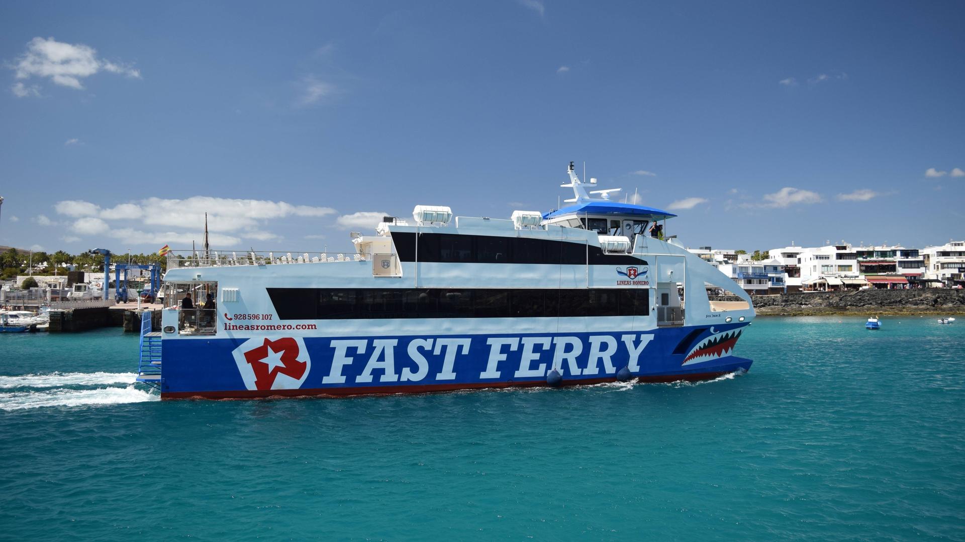 Fuerteventura and Corralejo day tour from Lanzarote - Image 1
