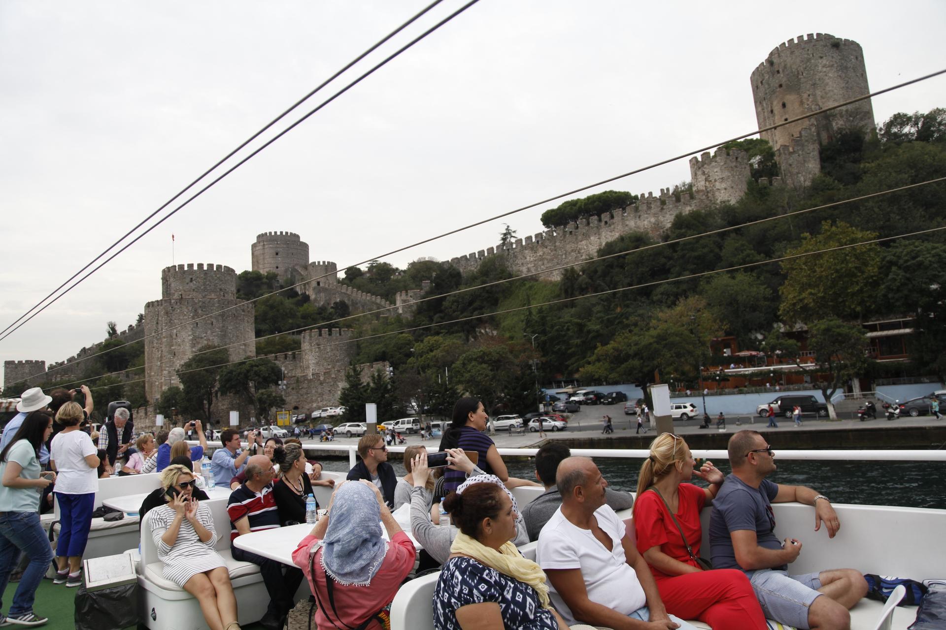 Hagia Sophia, Bosphorus Cruise, Blue Mosque, Balat, Pierre Loti Hill - Thumbnail 11