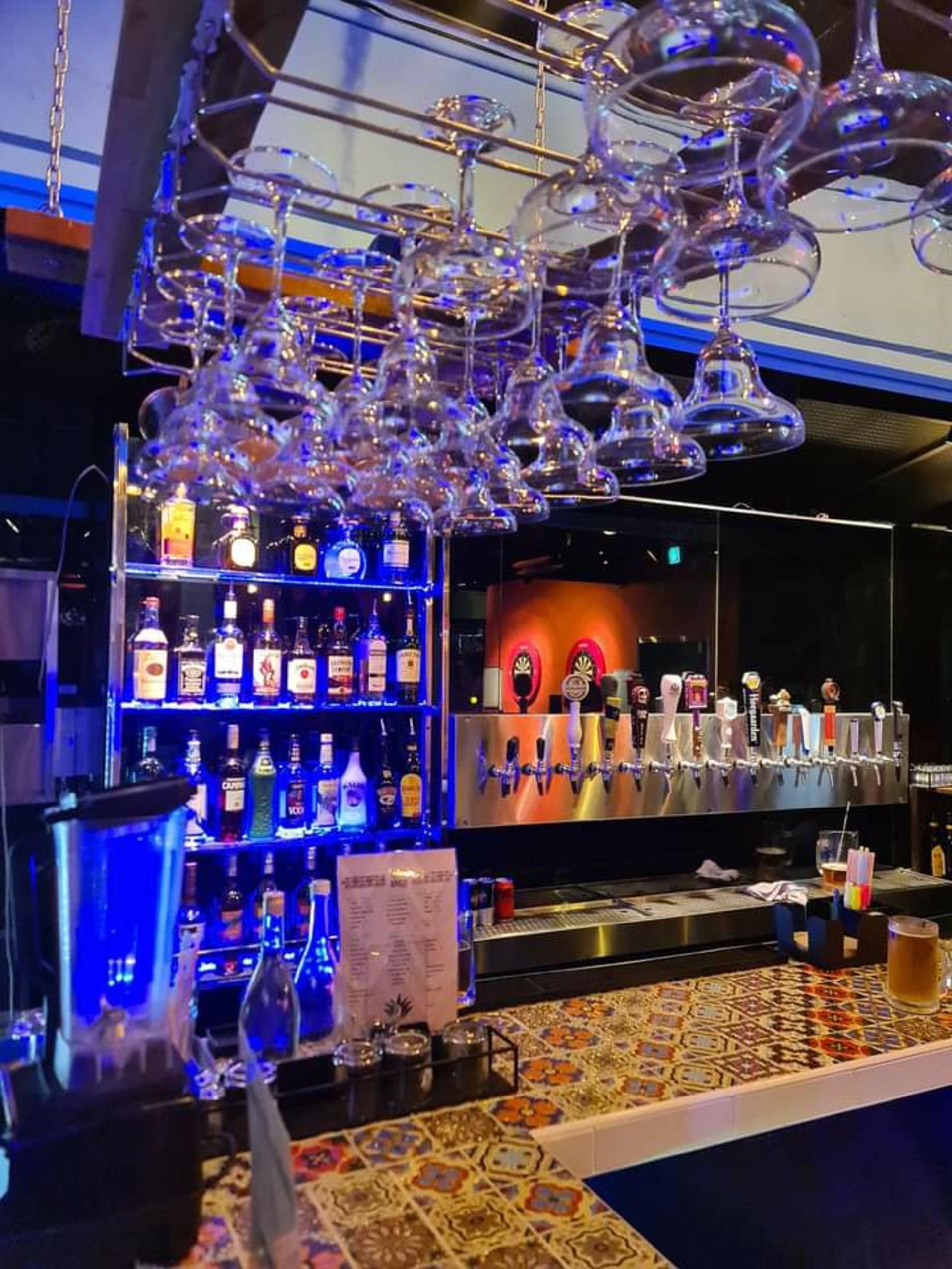 Seoul: Itaewon Trivia and Drag Night with Drinks & Prizes - Thumbnail 5