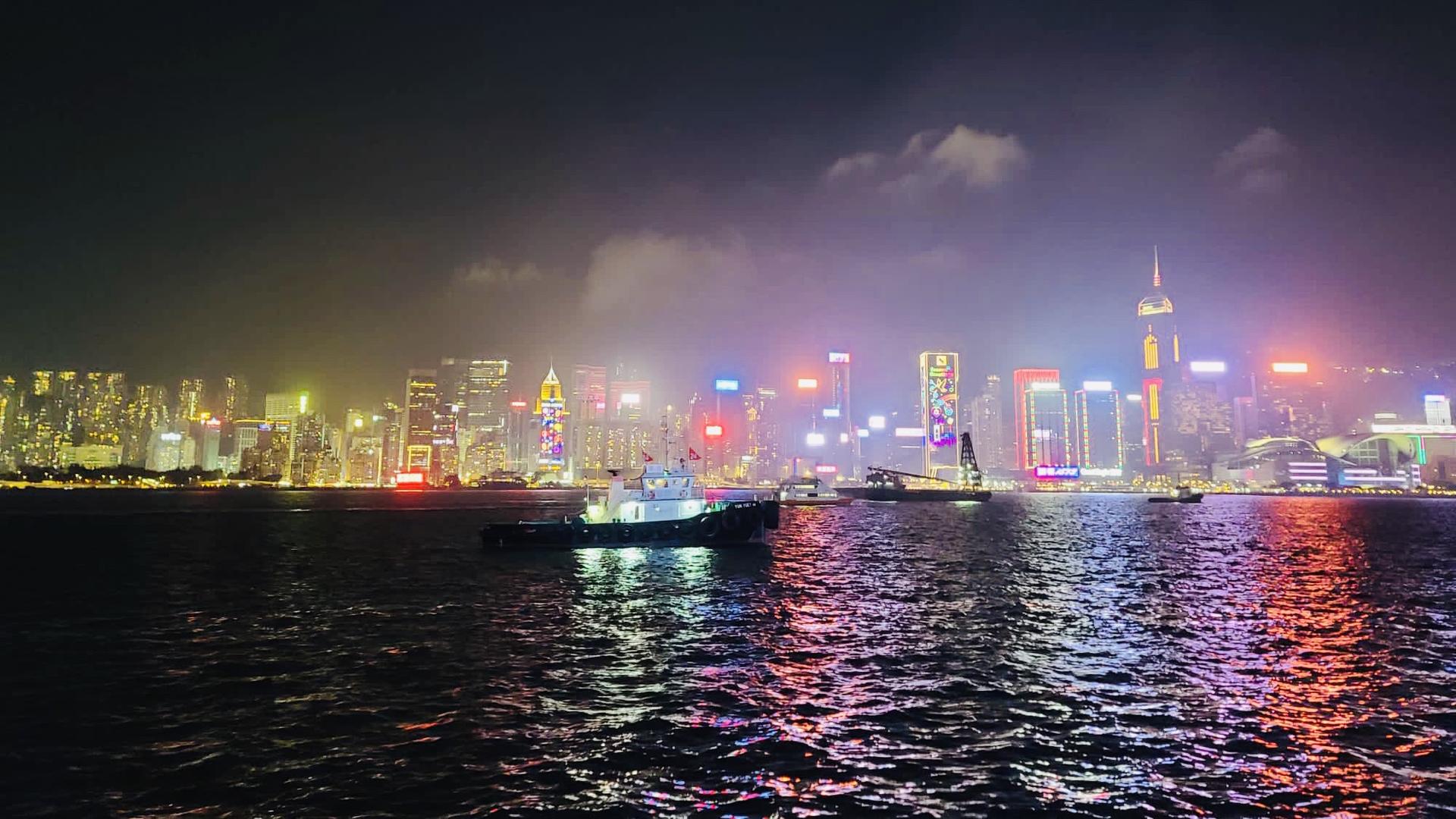 Western Yacht | Night Cruise Squid Fishing in Victoria Harbour - Thumbnail 2
