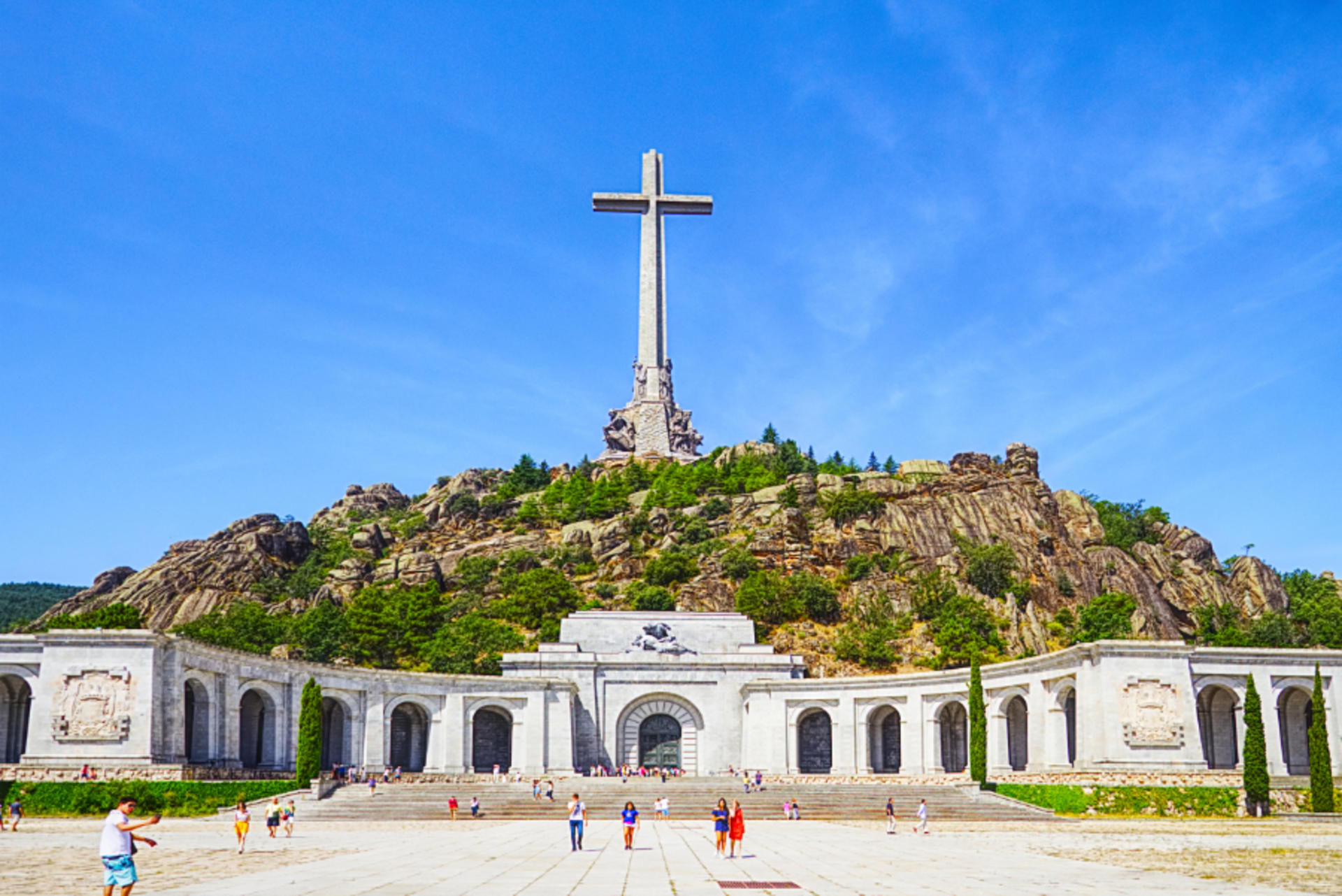 El Escorial and Valley Half-Day Morning Tour from Madrid - Thumbnail 2