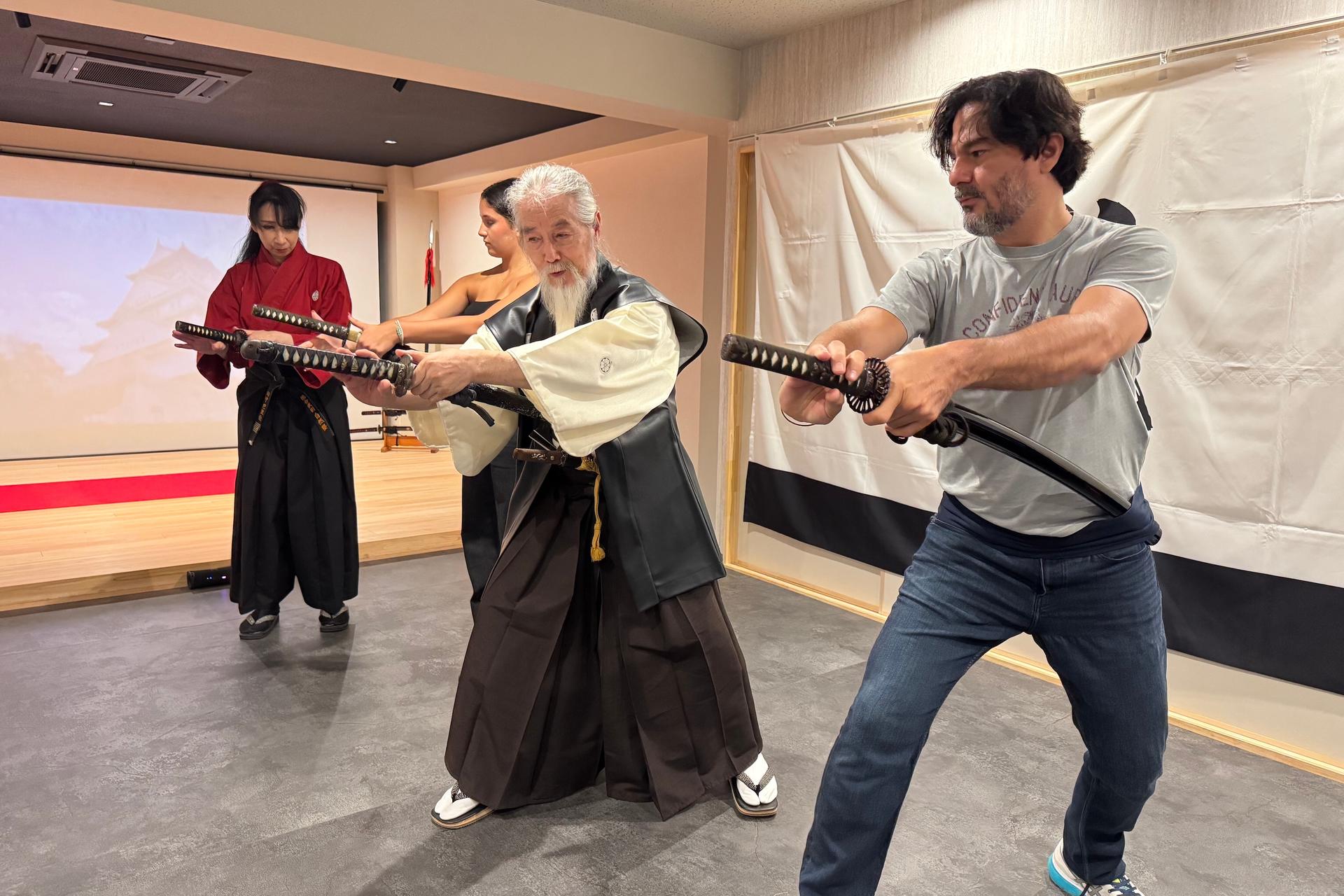Kyoto: Samurai Sword Workshop with Master Lee Murayama - Thumbnail 17