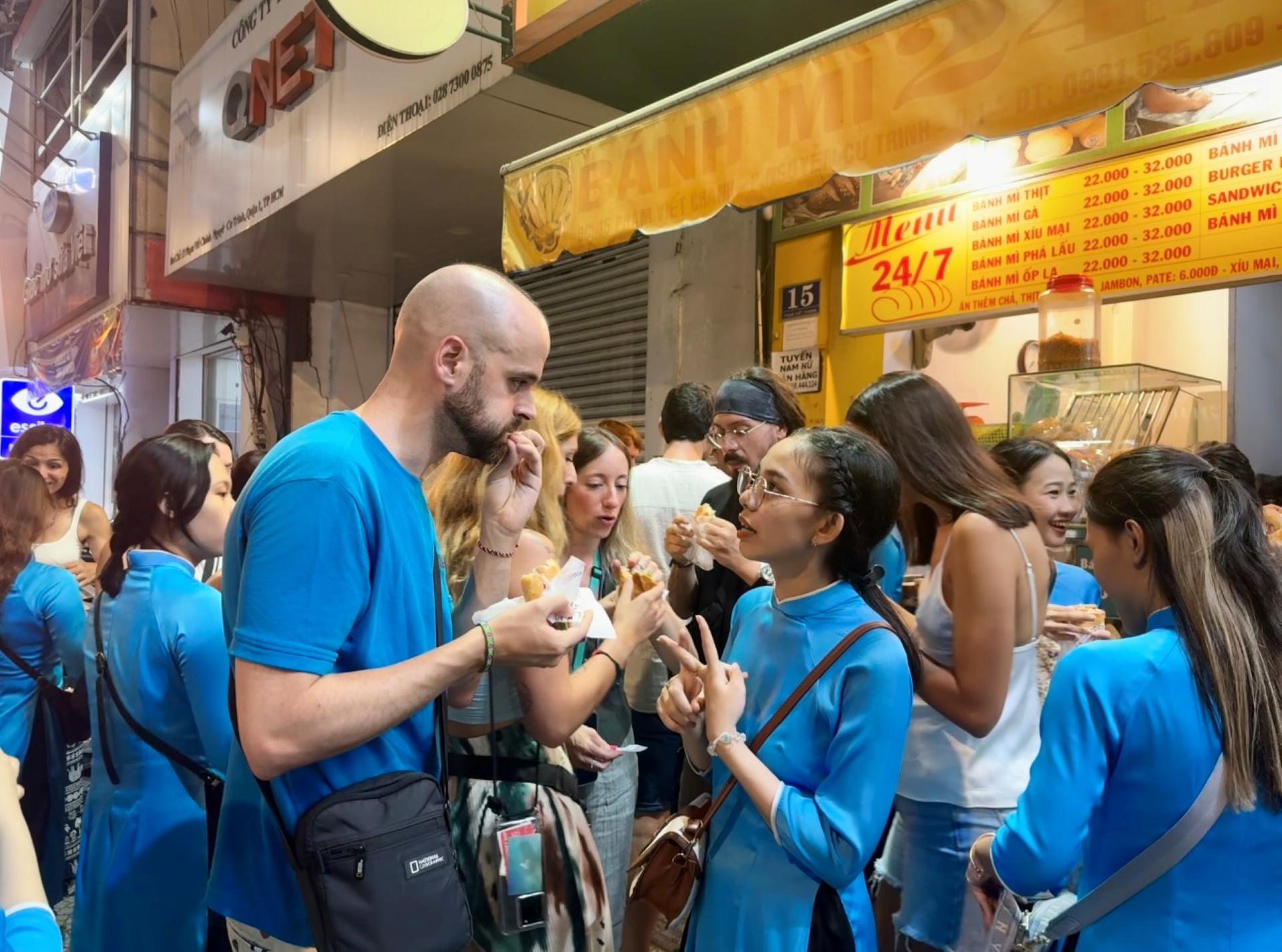 Motorbike Street Food Tour in Ho Chi Minh City with Ao Dai Rider - Thumbnail 43