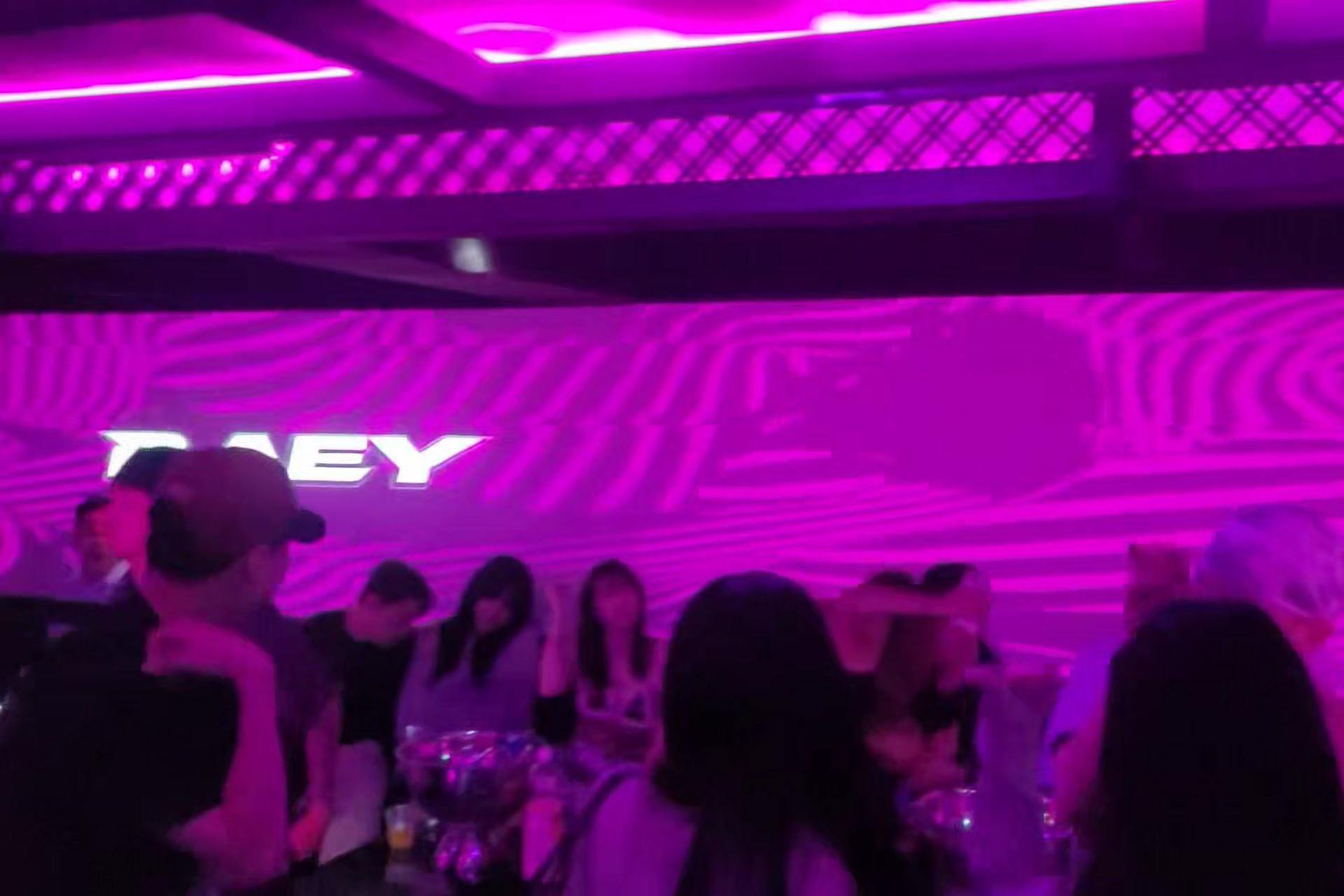 Seoul Jongno Nightlife Tour: Pocha & VIP Club Access - Thumbnail 4