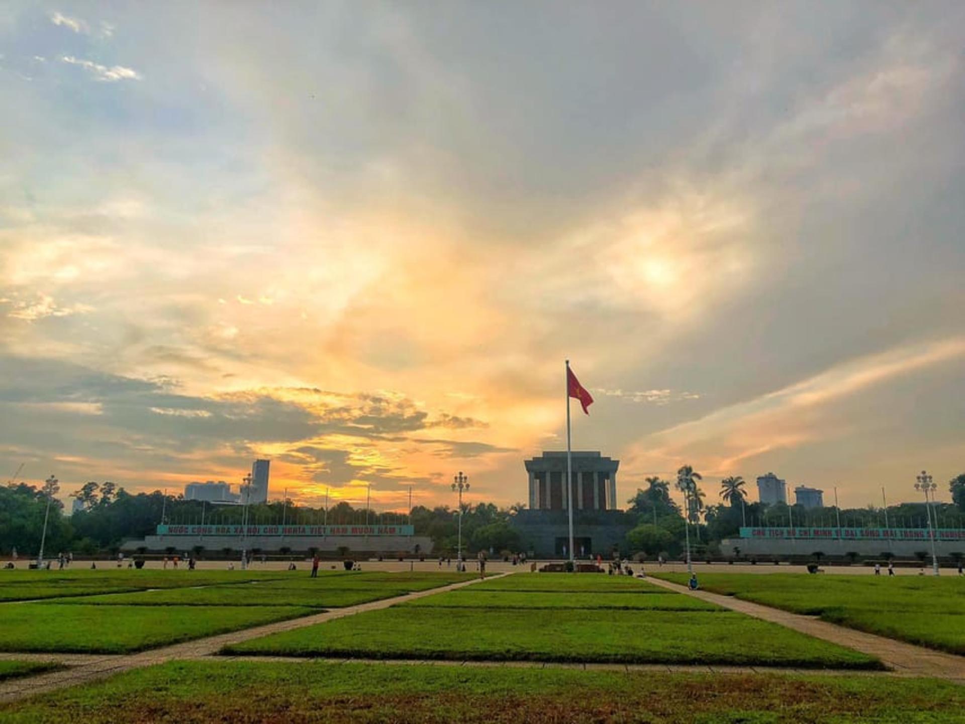 Hanoi Sunset Highlights Tour with Ao Dai Costume & Water Puppet Show - Image 1