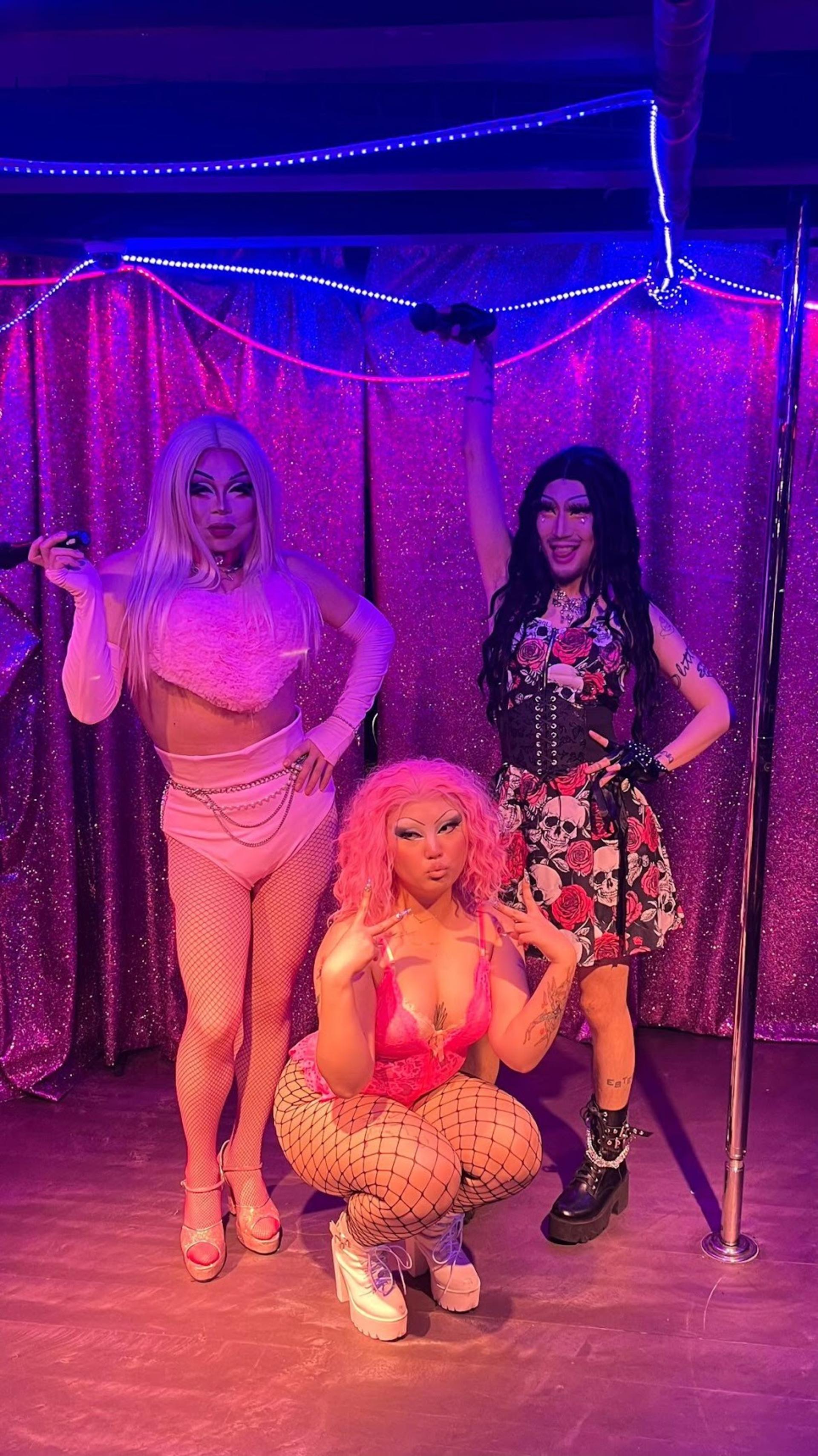 Seoul Rabbithole Drag Show Experience - Thumbnail 11