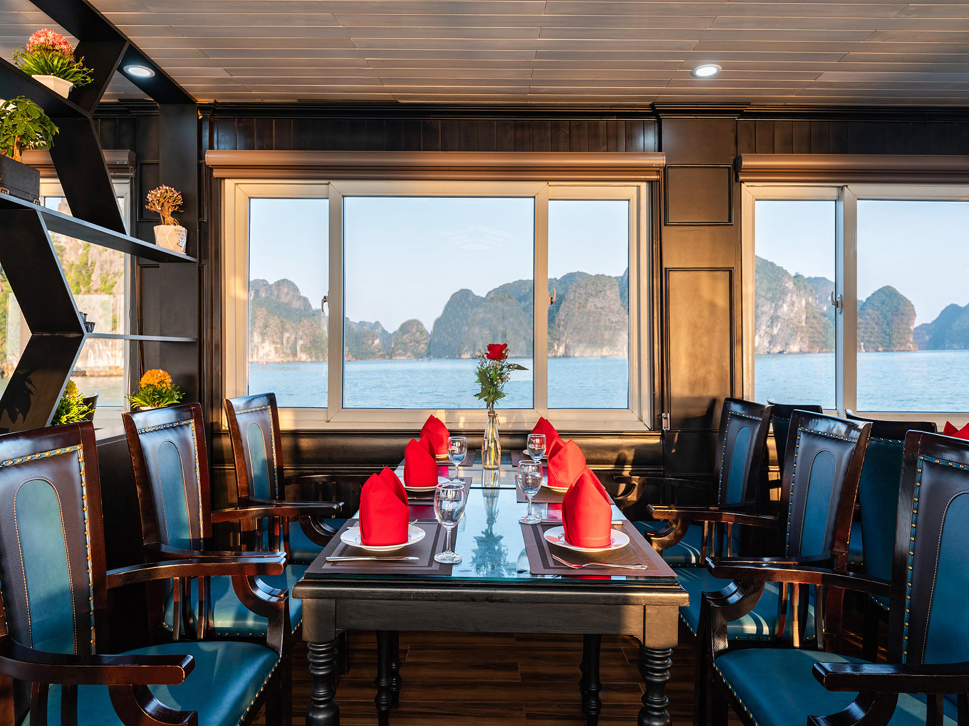 Reina Day Cruise: Ha Long Bay with Sung Sot and Ti Top - Thumbnail 9