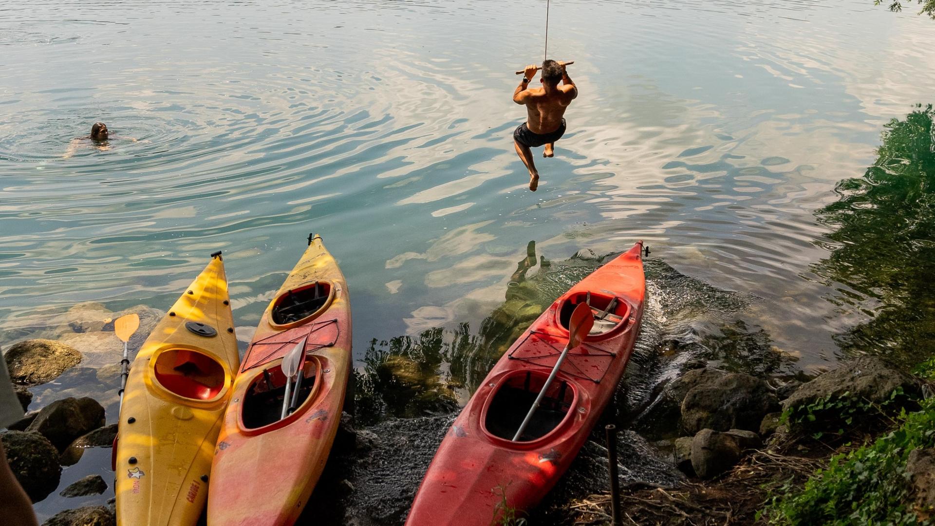Kayak tour with food and wine experience in Castel Gandolfo - Thumbnail 4