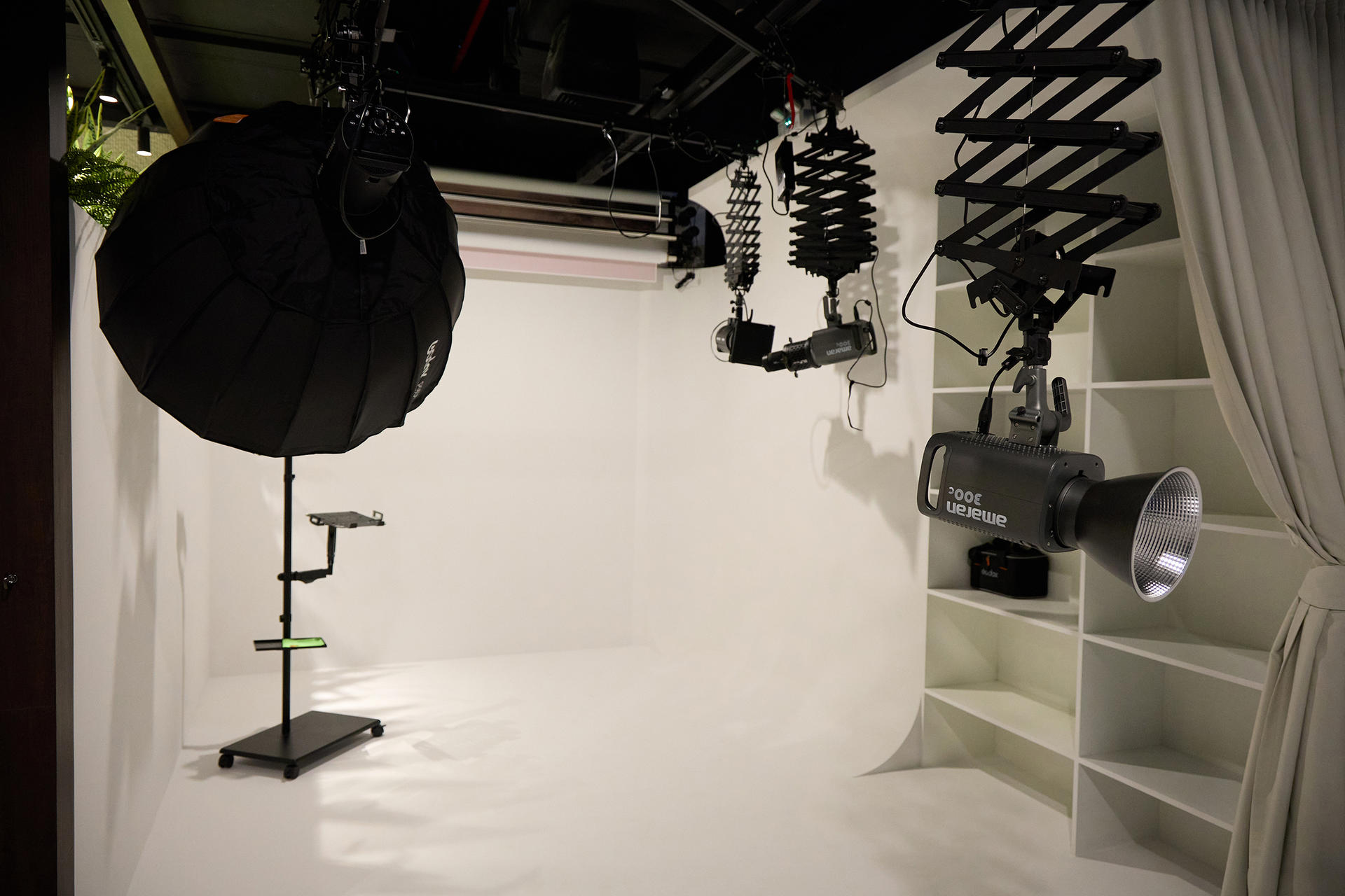 Portraits Studio by Linked U Studio at Central World in Bangkok - Thumbnail 30