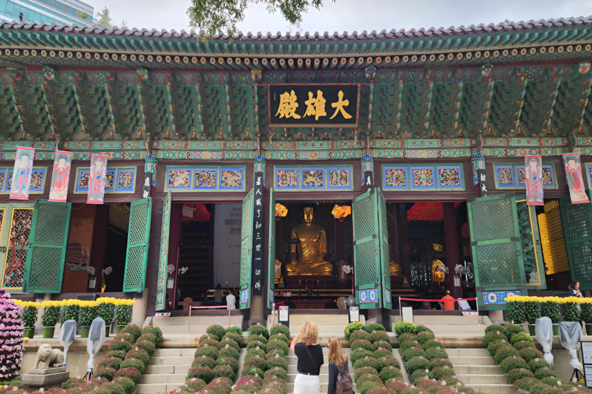 Roots of Seoul Walking tour: Jongmyo, Jogyesa & Gwangjang Market - Image 1