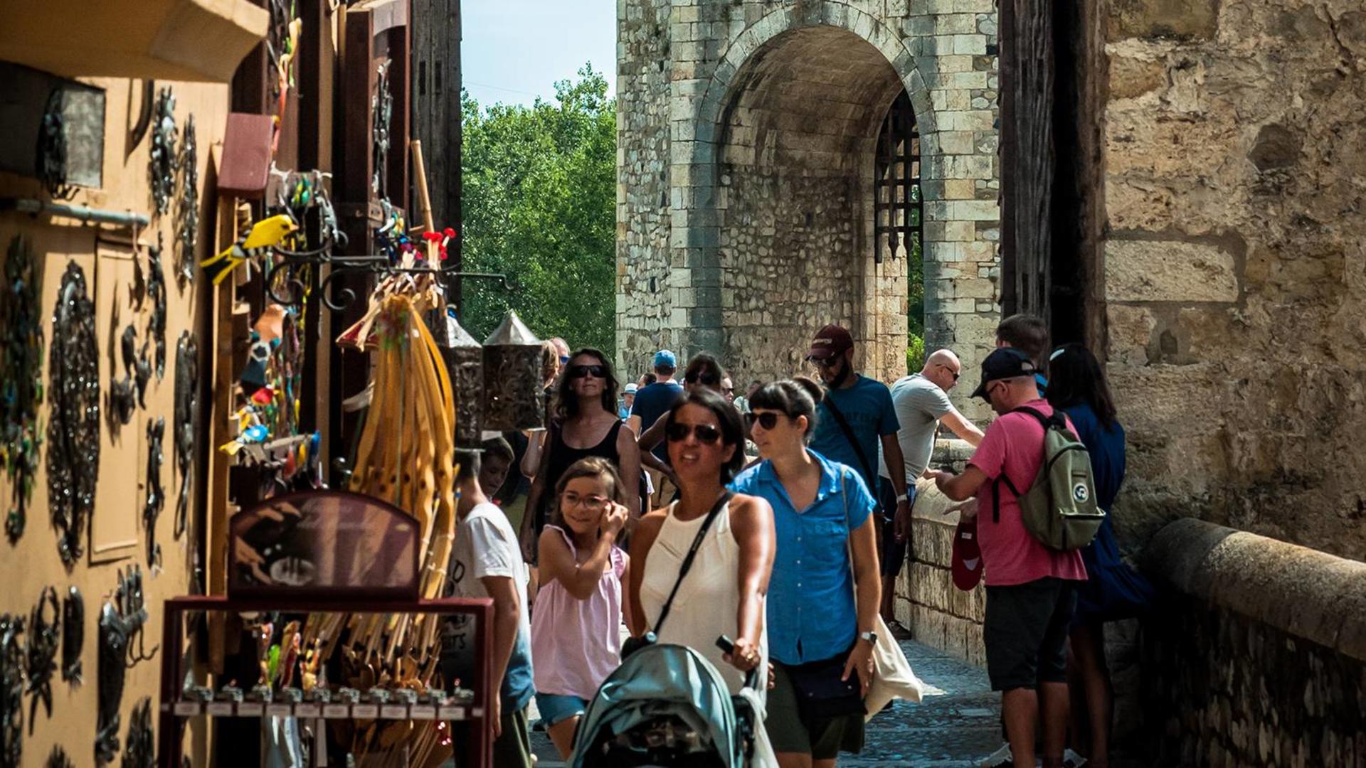 Medieval villages day tour from Barcelona - Thumbnail 5