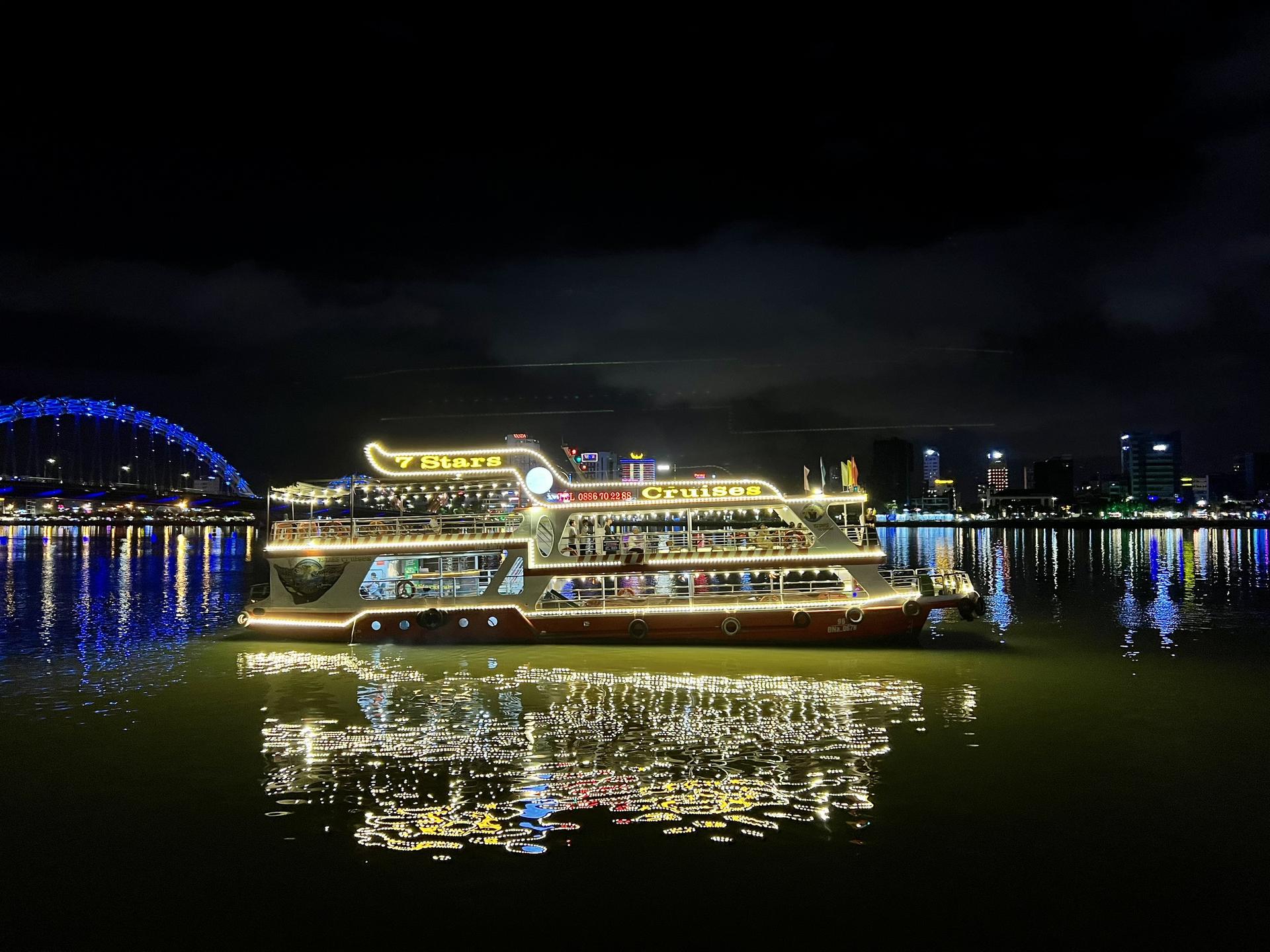 Explore Han River by Night by 7STARS Cruise Da Nang - Thumbnail 19