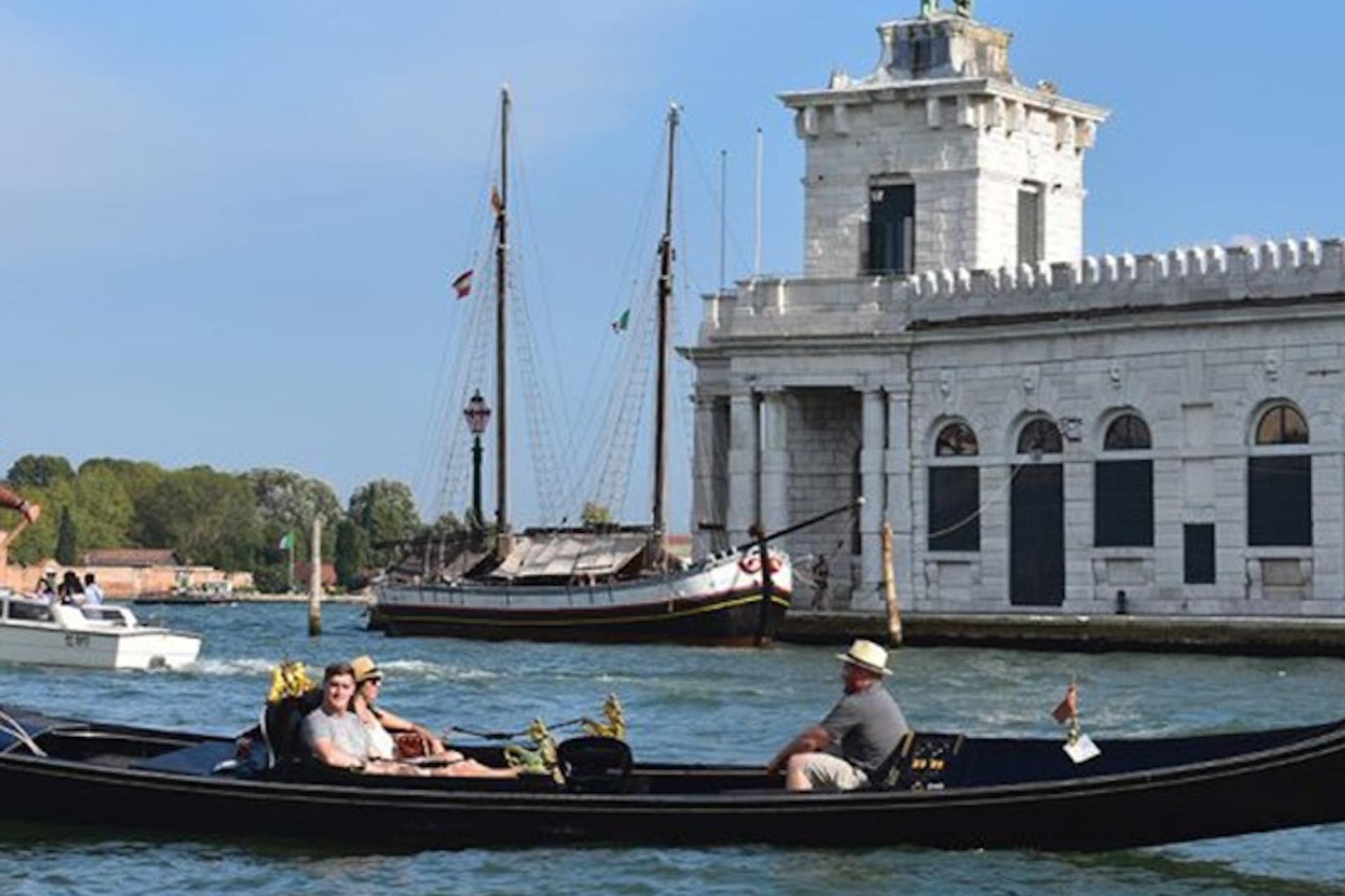 Venice Secrets Walking Tour and Shared Gondola Ride - Thumbnail 8