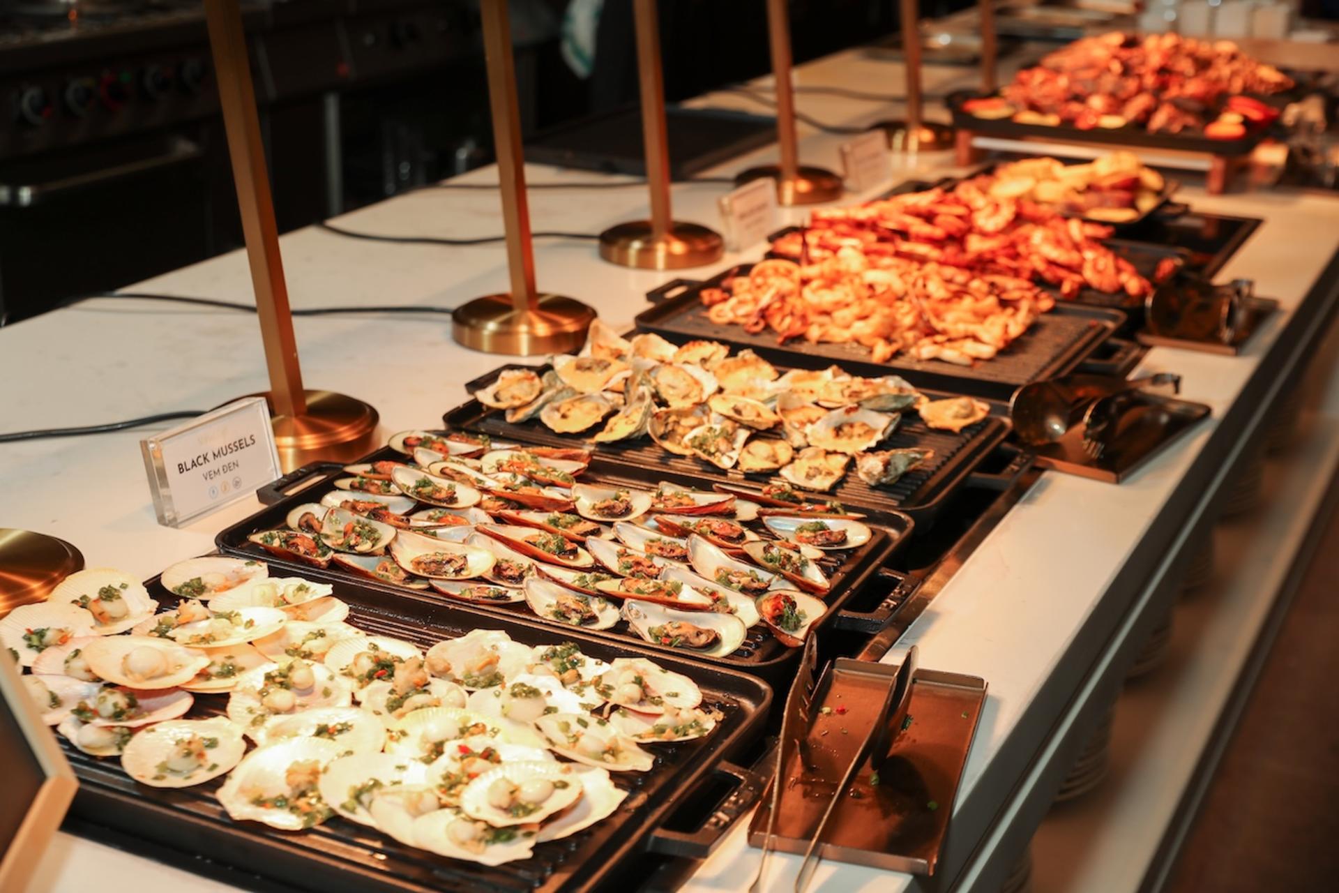 [Hyatt Regency Nha Trang] Lobster and Seafood BBQ Buffet Dinner  - Thumbnail 11