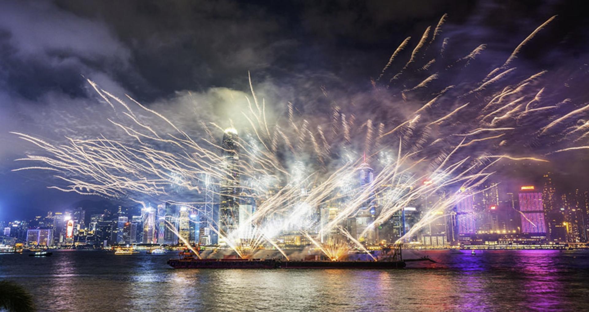 Victoria Harbour Night Cruise Experience - One Yacht (Unlimited Drinks+Photography) - Thumbnail 9