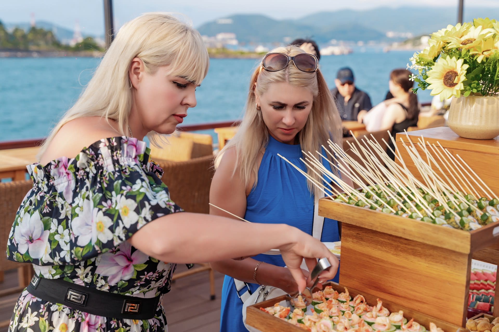 Sunset Cocktail and Dinner Luxury Emperor Cruise in Nha Trang - Thumbnail 19