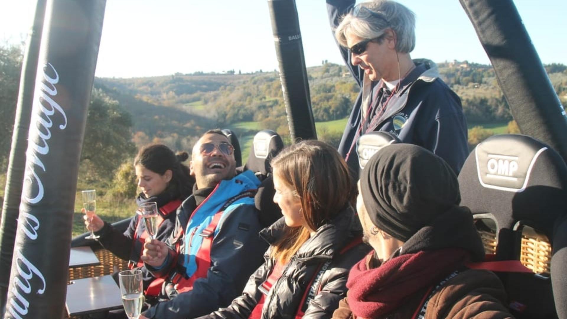 Luxury hot air balloon flight experience from Florence - Thumbnail 2