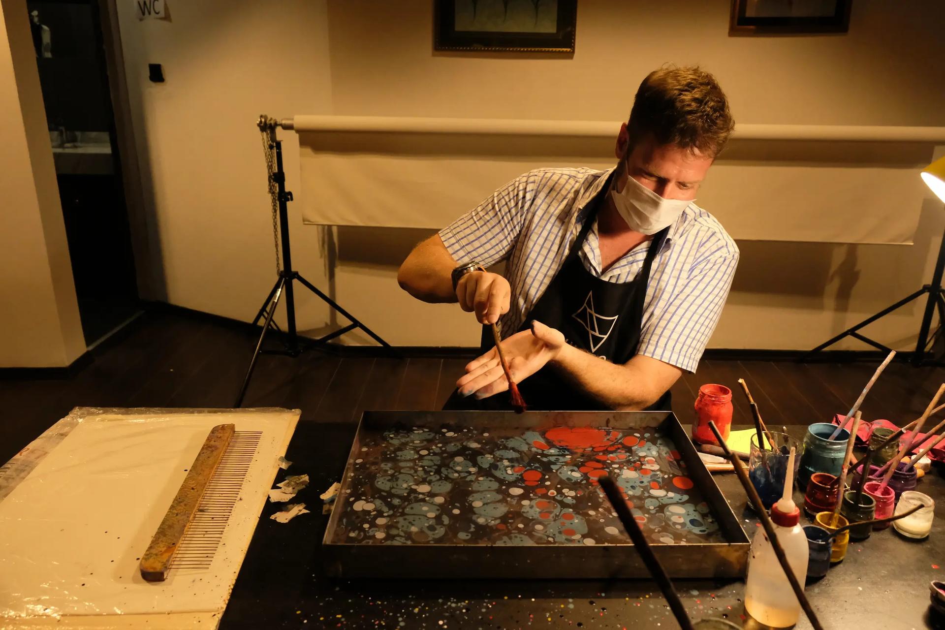 Istanbul: Traditional Ebru (Water Marbling) Workshop UNESCO Heritage - Thumbnail 4